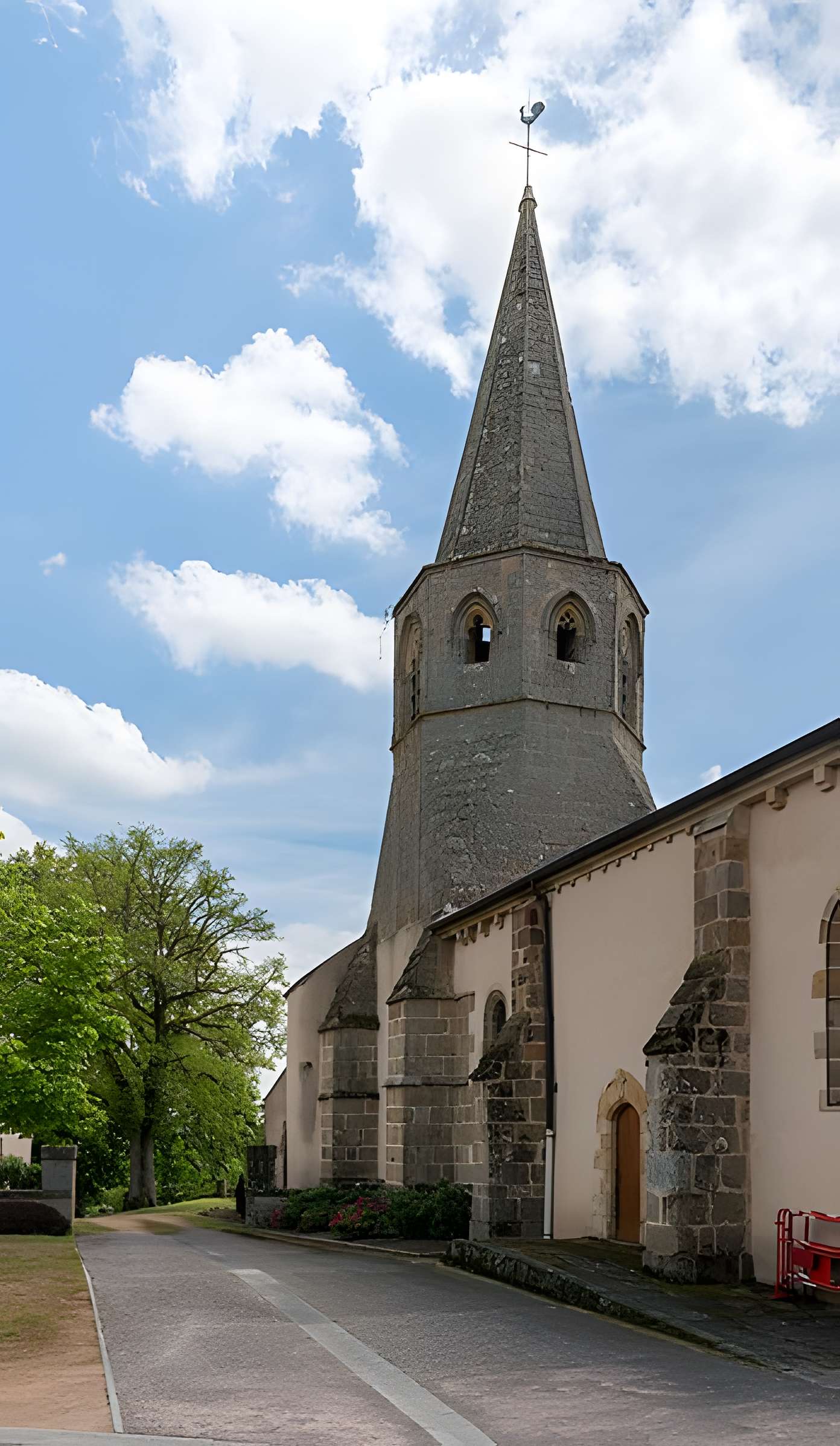 Église Saint-Priest de Saint-Priest-en-Murat