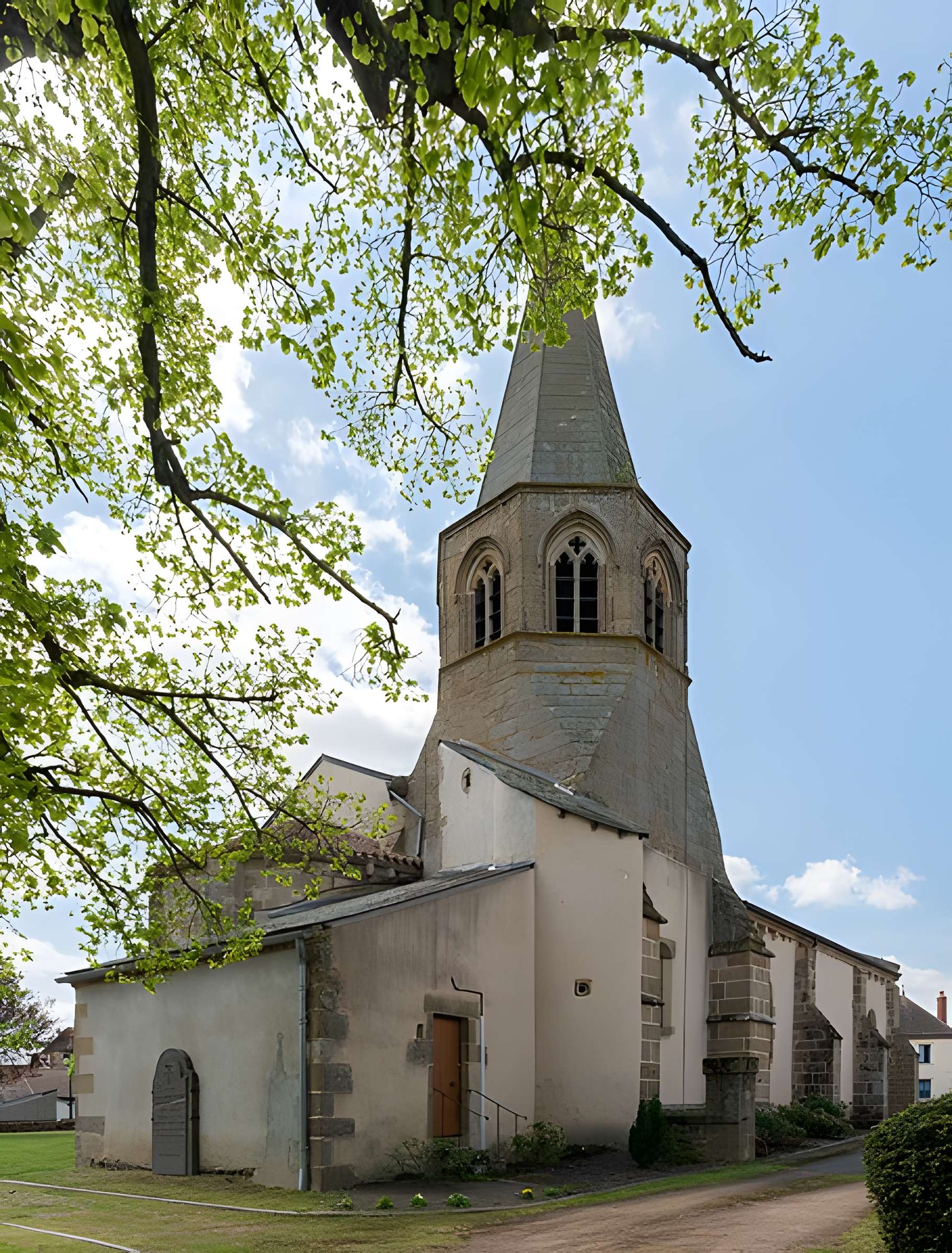 Église Saint-Priest de Saint-Priest-en-Murat