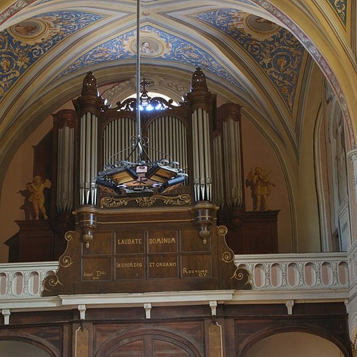 Photo de Église Saint-Rémy de Lautrec et une croix