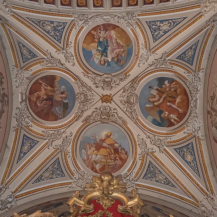 Photo de Église Saint-Rémy de Lautrec et une croix