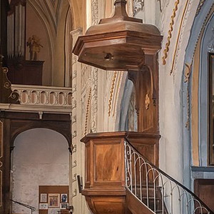 Photo de Église Saint-Rémy de Lautrec et une croix