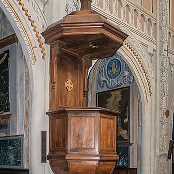 Photo de Église Saint-Rémy de Lautrec et une croix