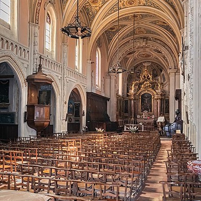 Photo de Église Saint-Rémy de Lautrec et une croix