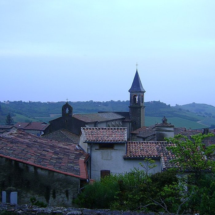 Photo de Église Saint-Rémy de Lautrec et une croix