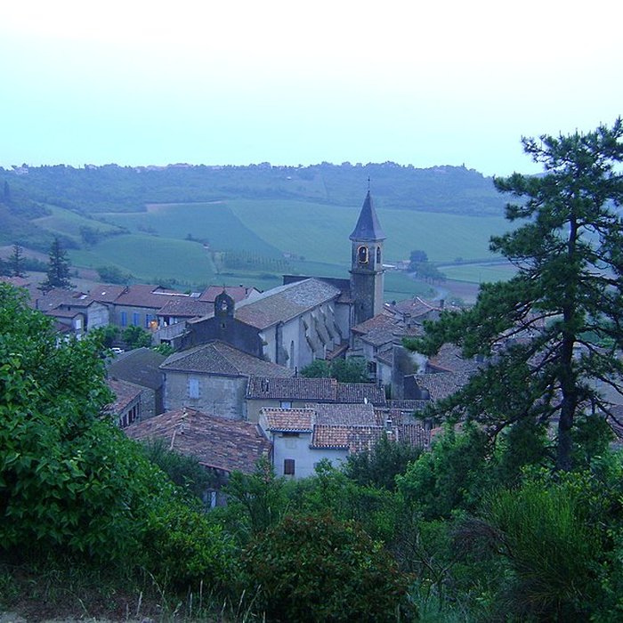 Photo de Église Saint-Rémy de Lautrec et une croix