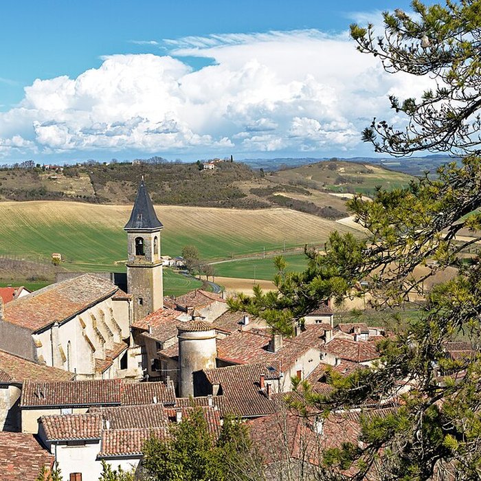 Photo de Église Saint-Rémy de Lautrec et une croix