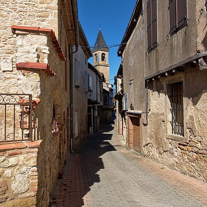 Photo de Église Saint-Rémy de Lautrec et une croix