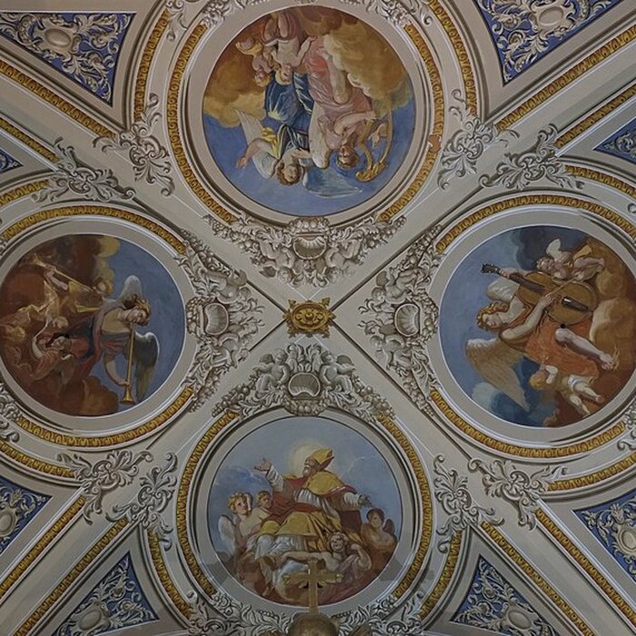 Photo de Église Saint-Rémy de Lautrec et une croix