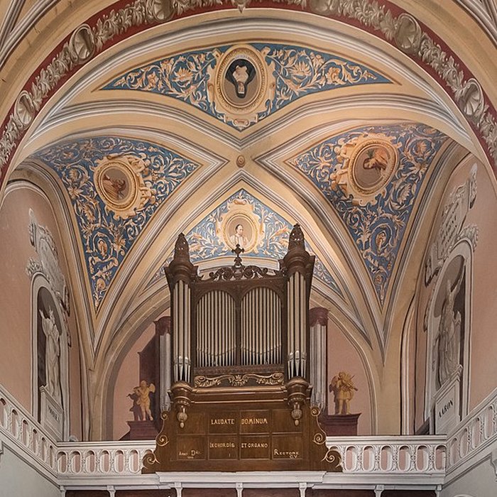 Photo de Église Saint-Rémy de Lautrec et une croix