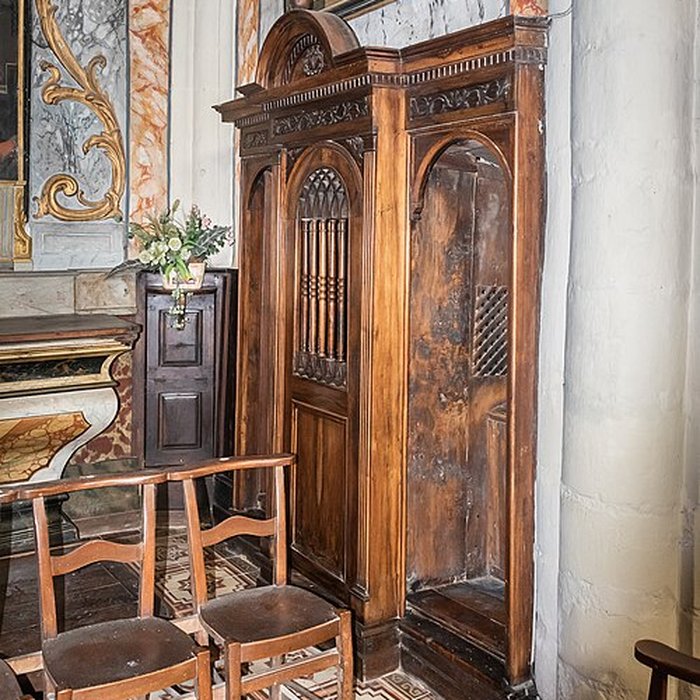 Photo de Église Saint-Rémy de Lautrec et une croix