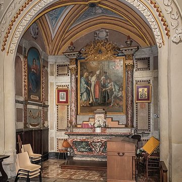 Église Saint-Rémy de Lautrec et une croix
