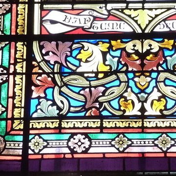 Église Saint-Rémy de Lautrec et une croix