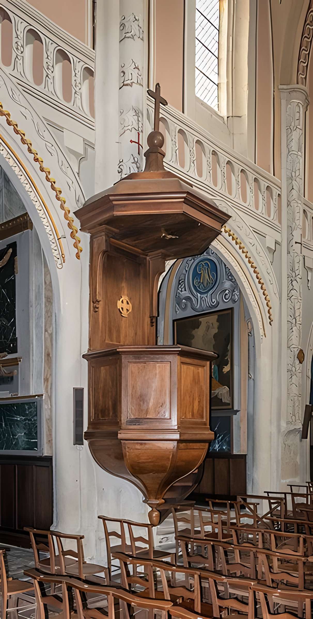 Église Saint-Rémy de Lautrec et une croix