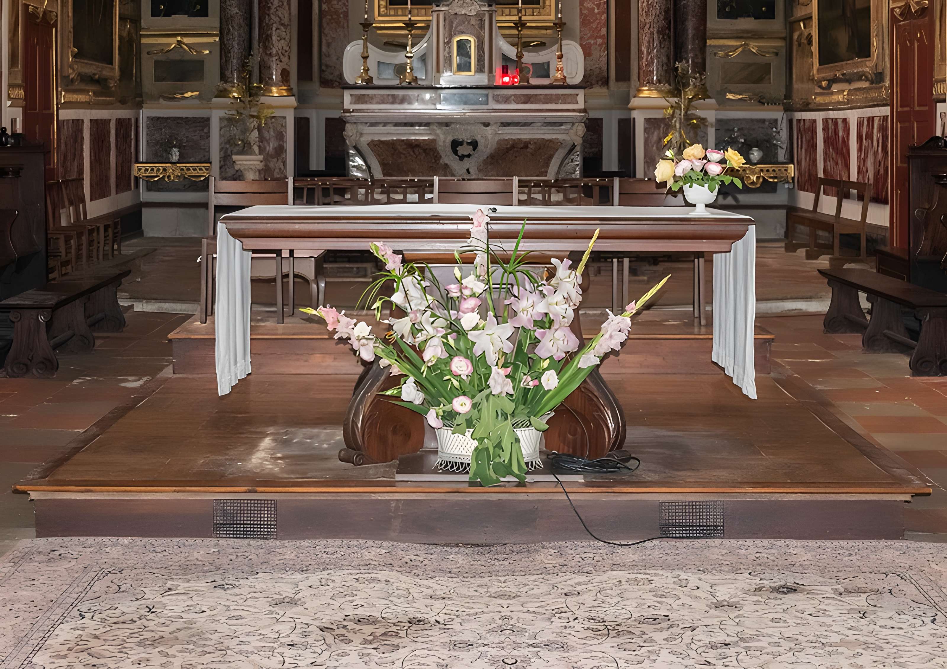 Église Saint-Rémy de Lautrec et une croix