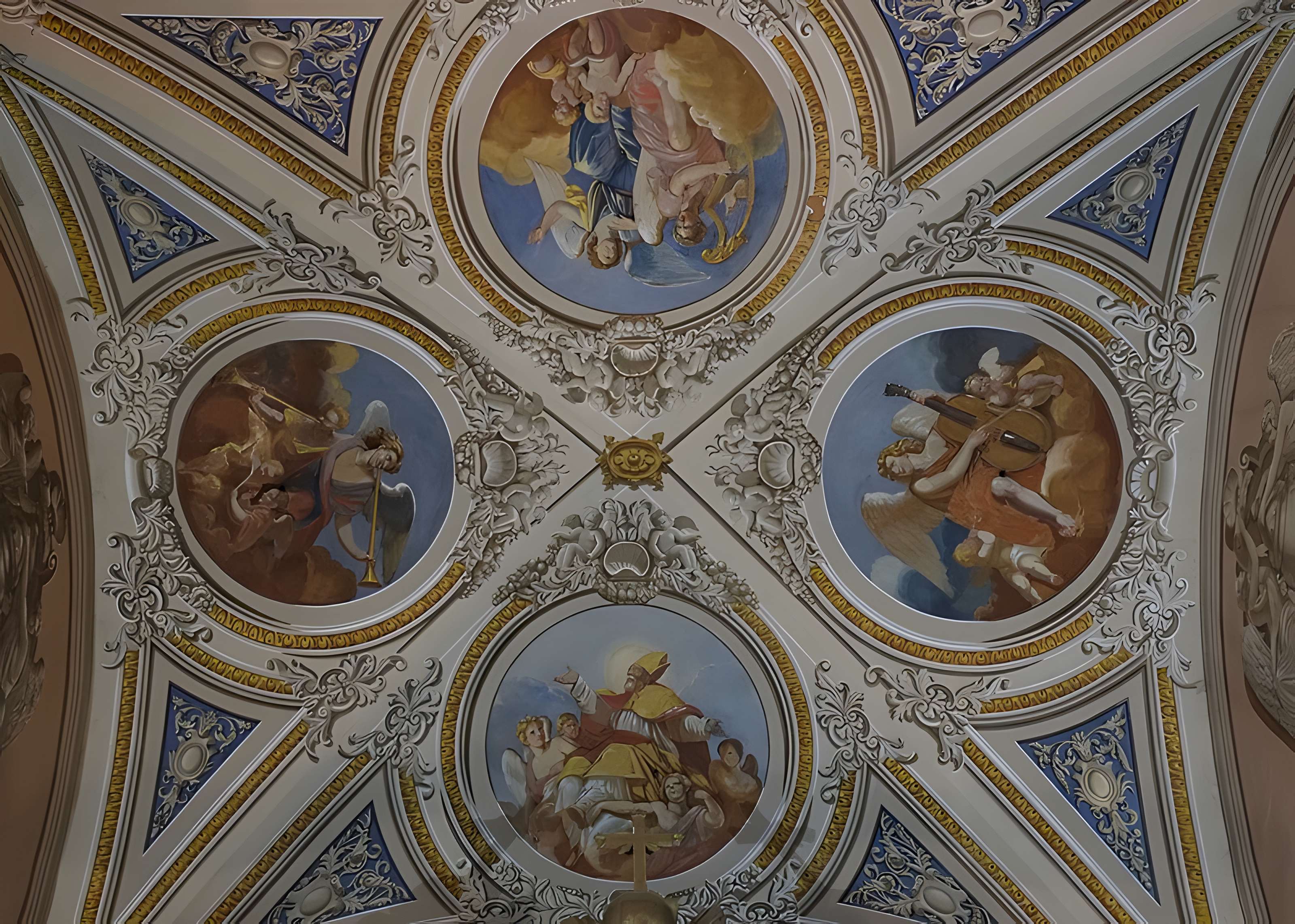 Église Saint-Rémy de Lautrec et une croix