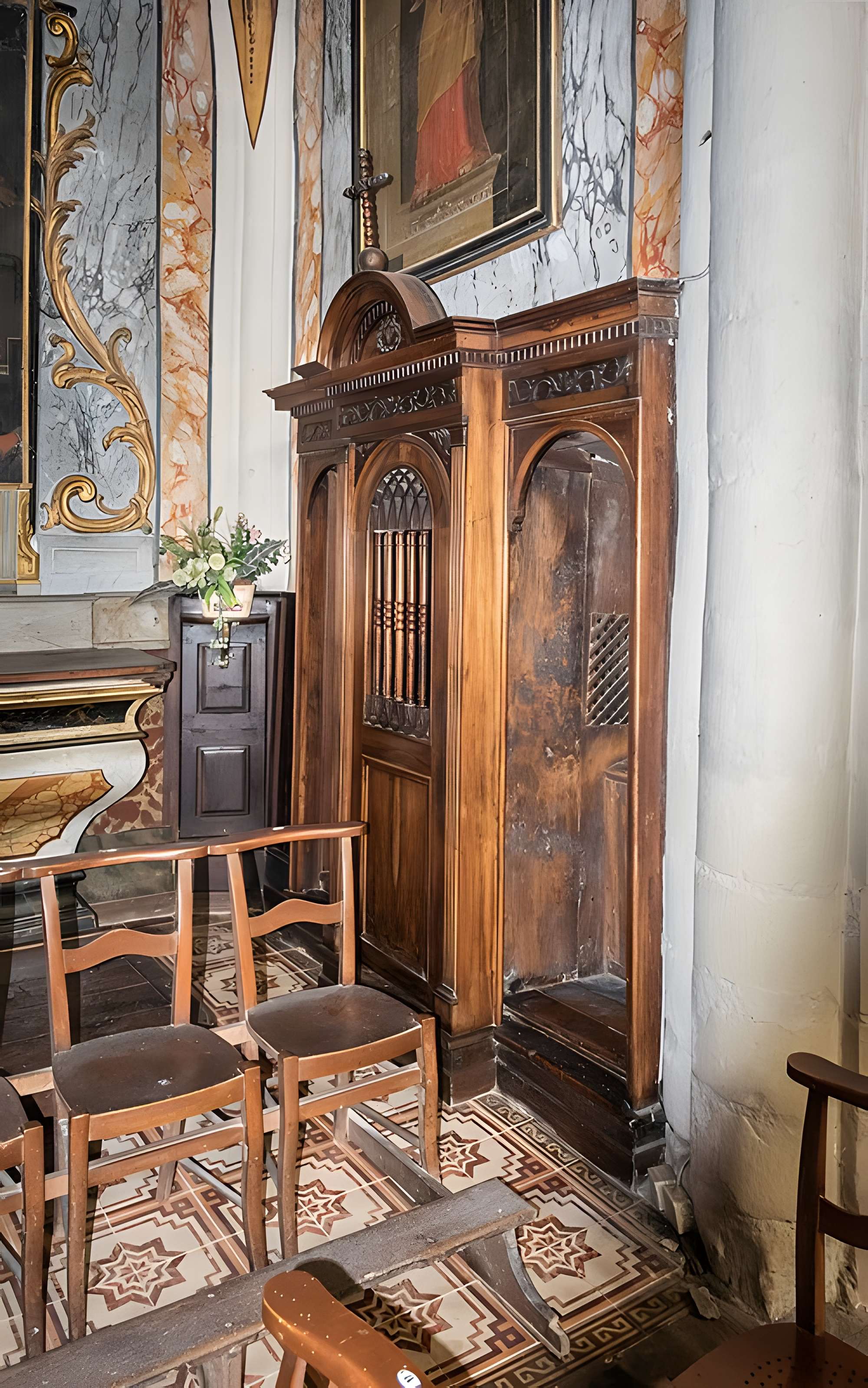 Église Saint-Rémy de Lautrec et une croix