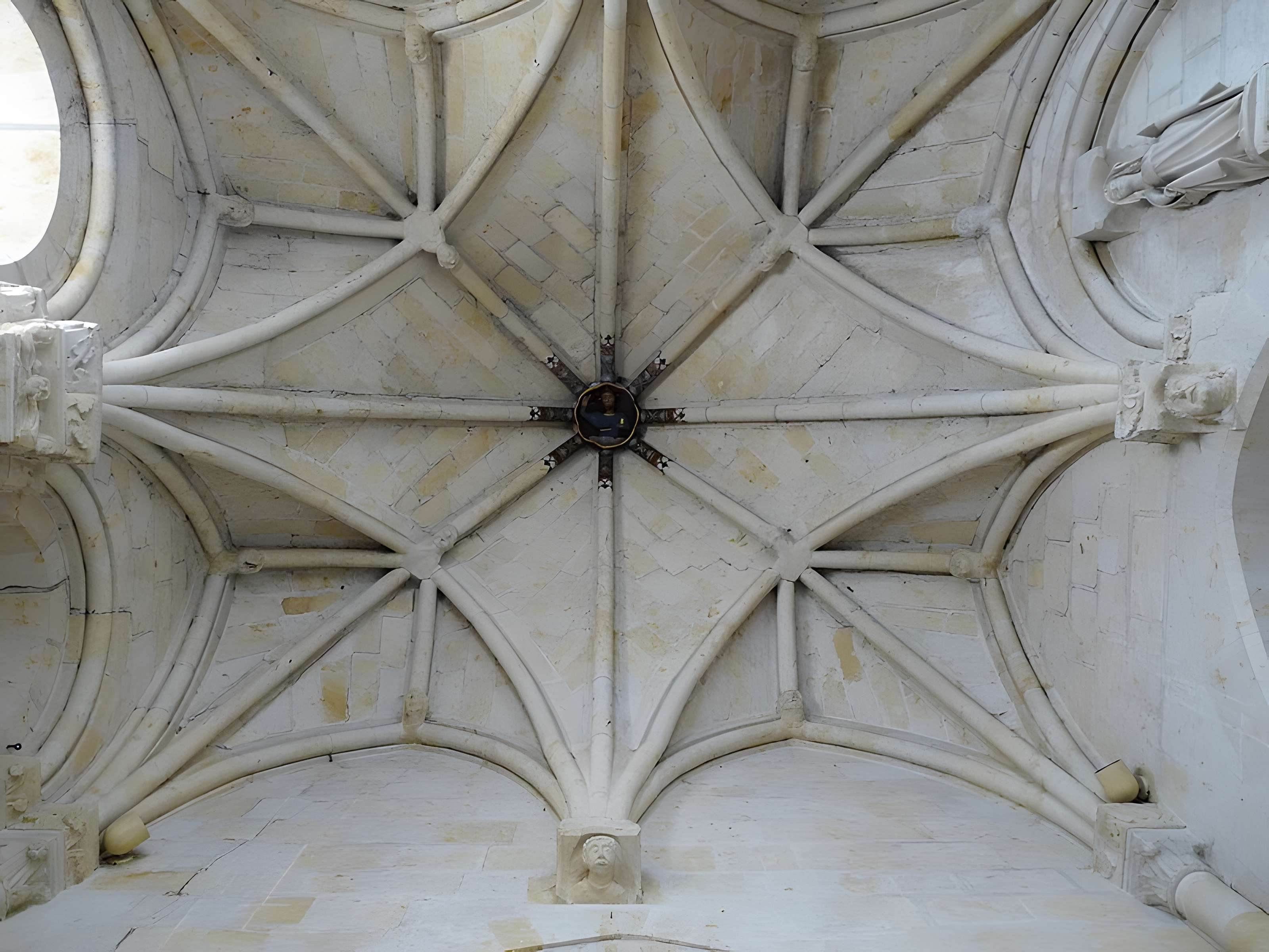 Eglise (à l'exception des parties modernes)