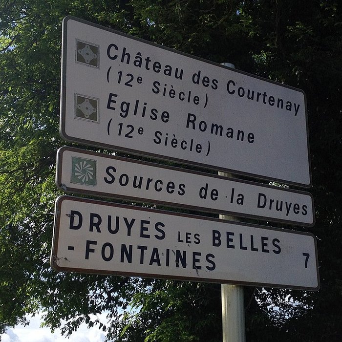 Photo de Église Saint-Romain de Druyes-les-Belles-Fontaines