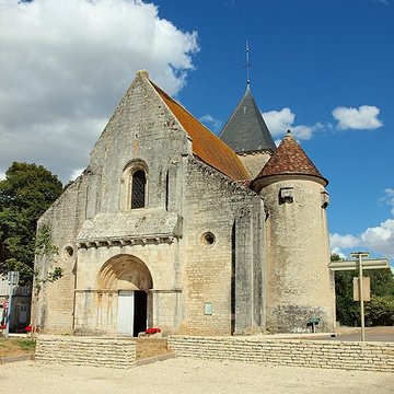 Église Saint-Romain de Druyes-les-Belles-Fontaines