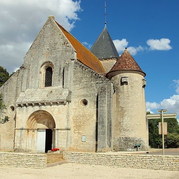 Église Saint-Romain de Druyes-les-Belles-Fontaines