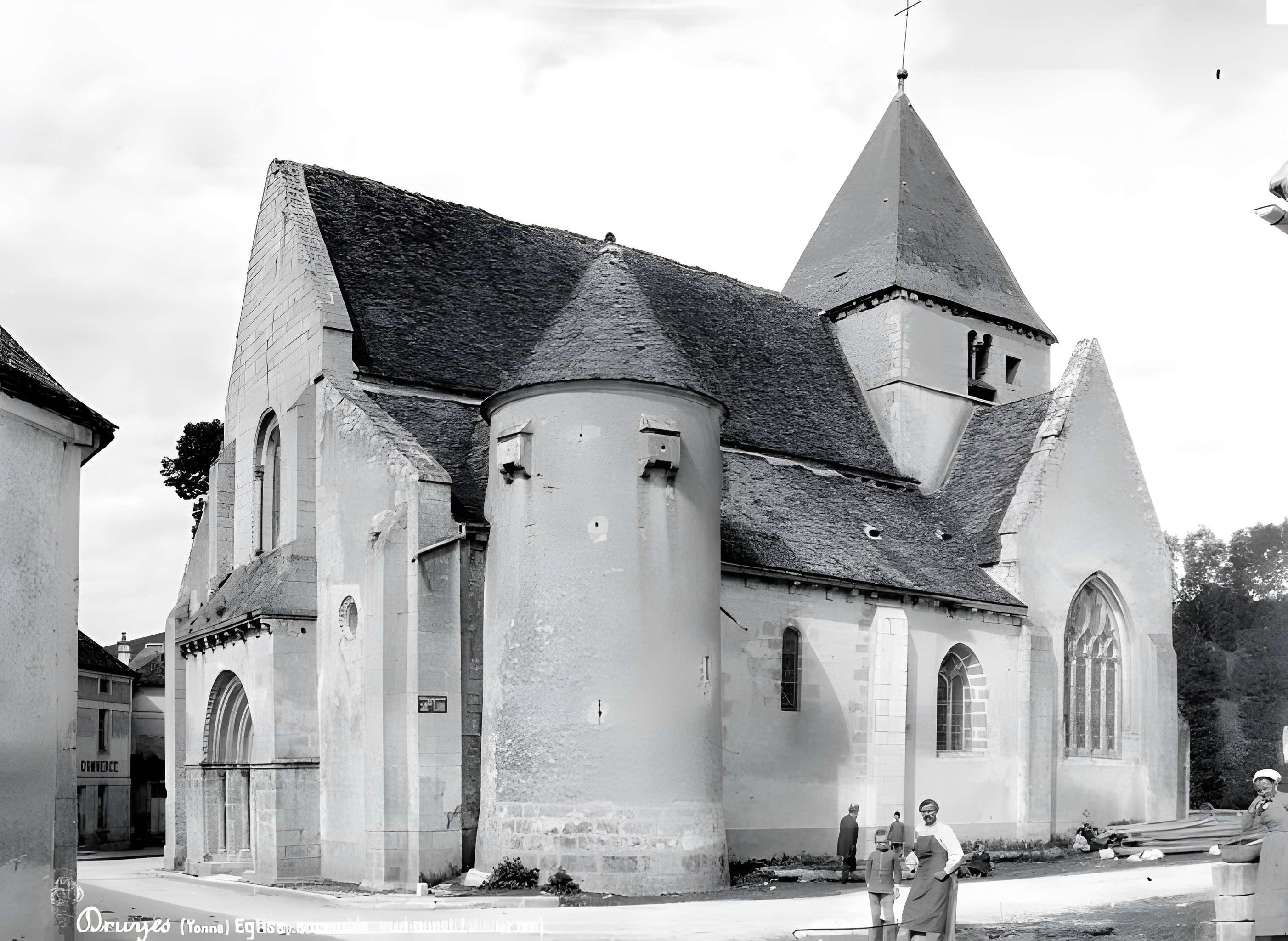 Église Saint-Romain de Druyes-les-Belles-Fontaines
