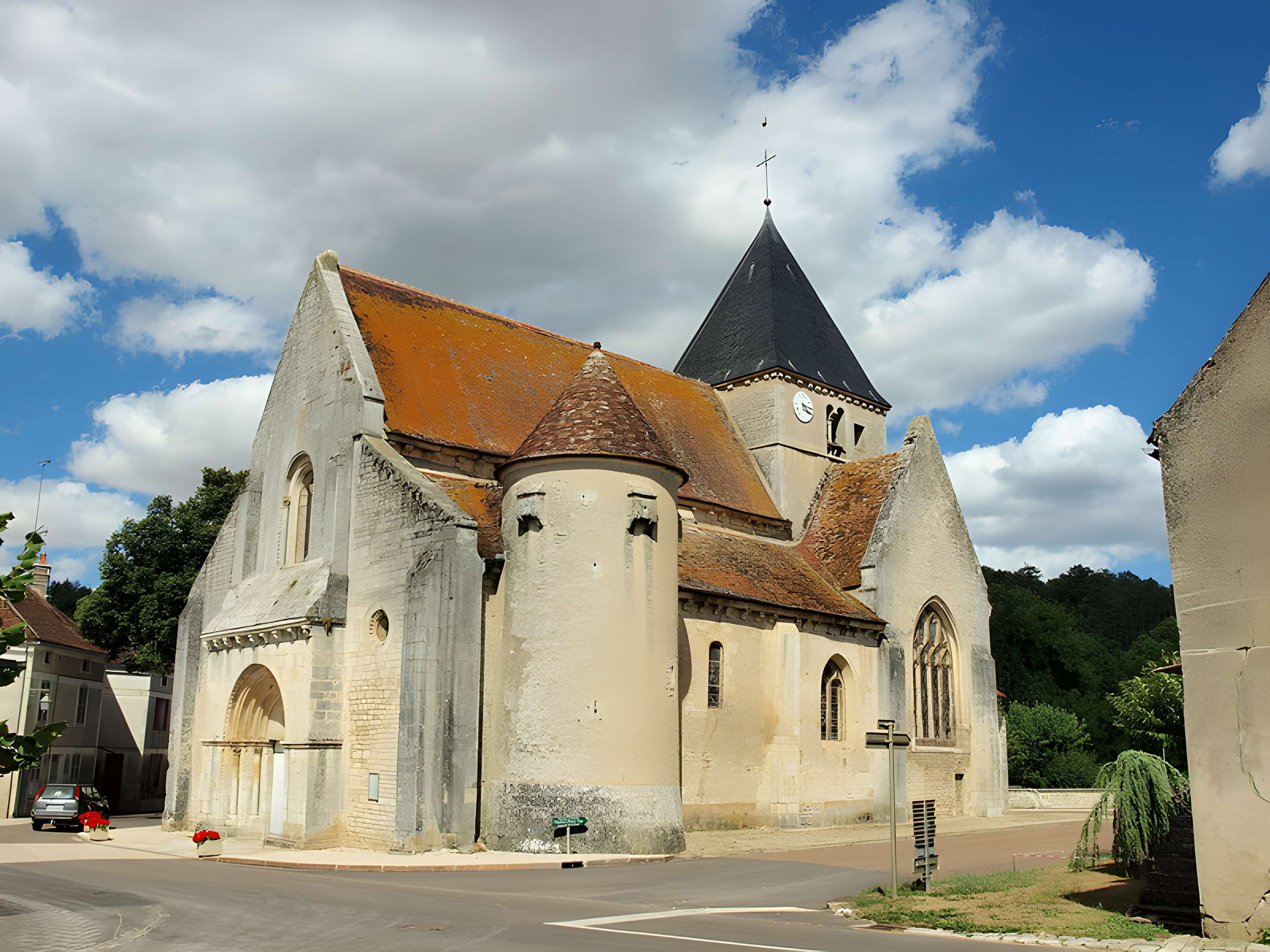 Église Saint-Romain de Druyes-les-Belles-Fontaines
