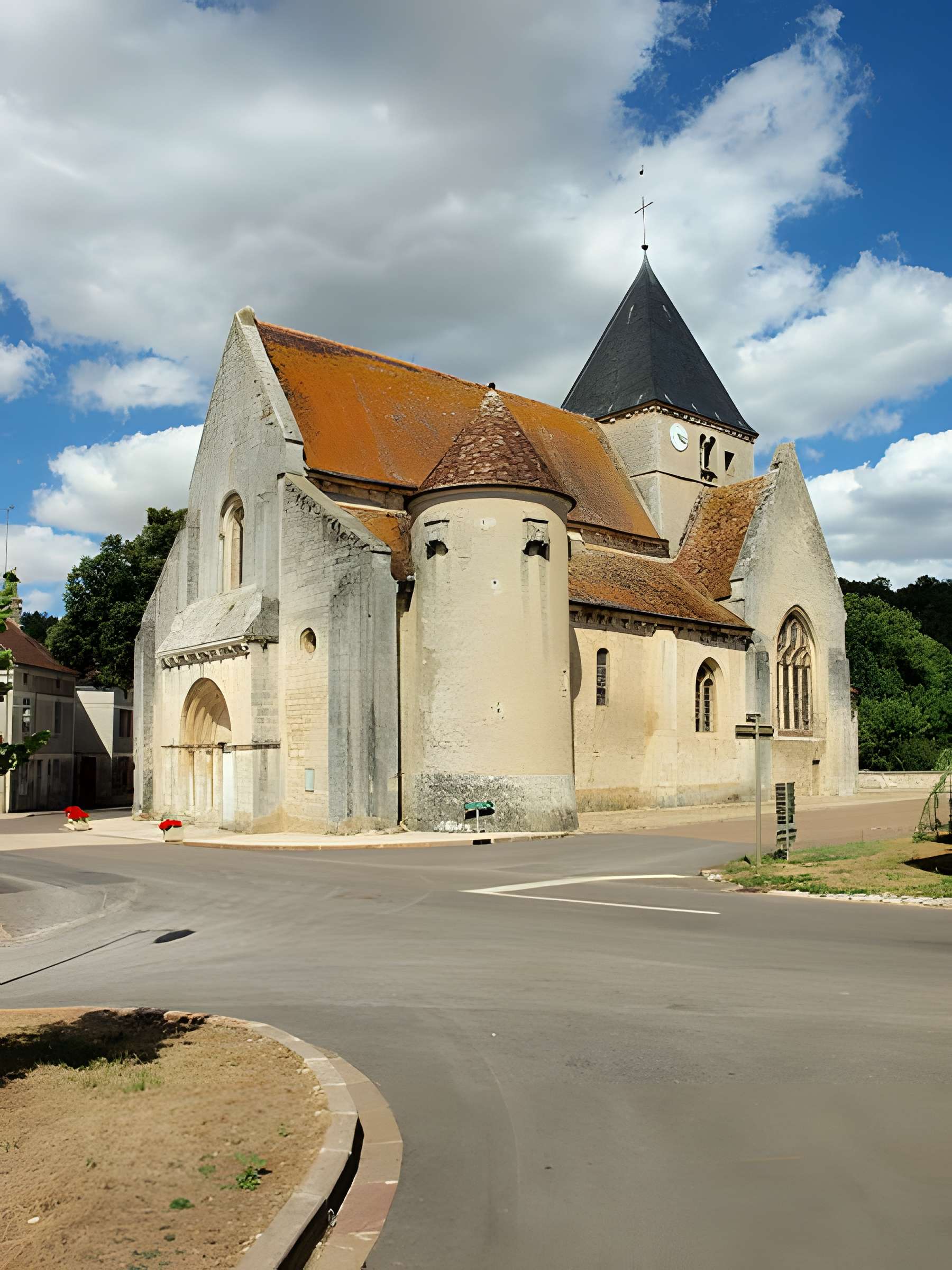 Église Saint-Romain de Druyes-les-Belles-Fontaines
