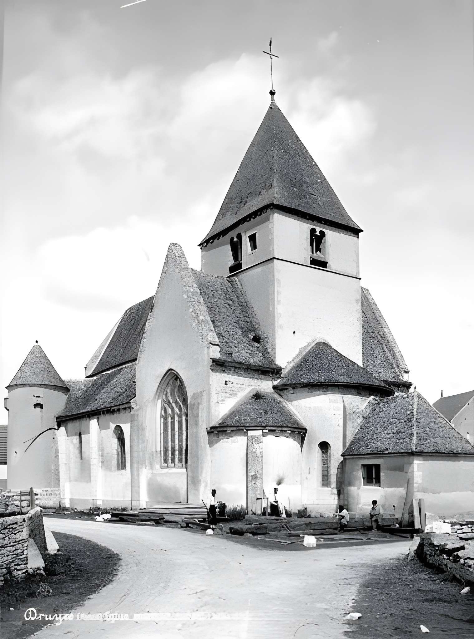 Église Saint-Romain de Druyes-les-Belles-Fontaines