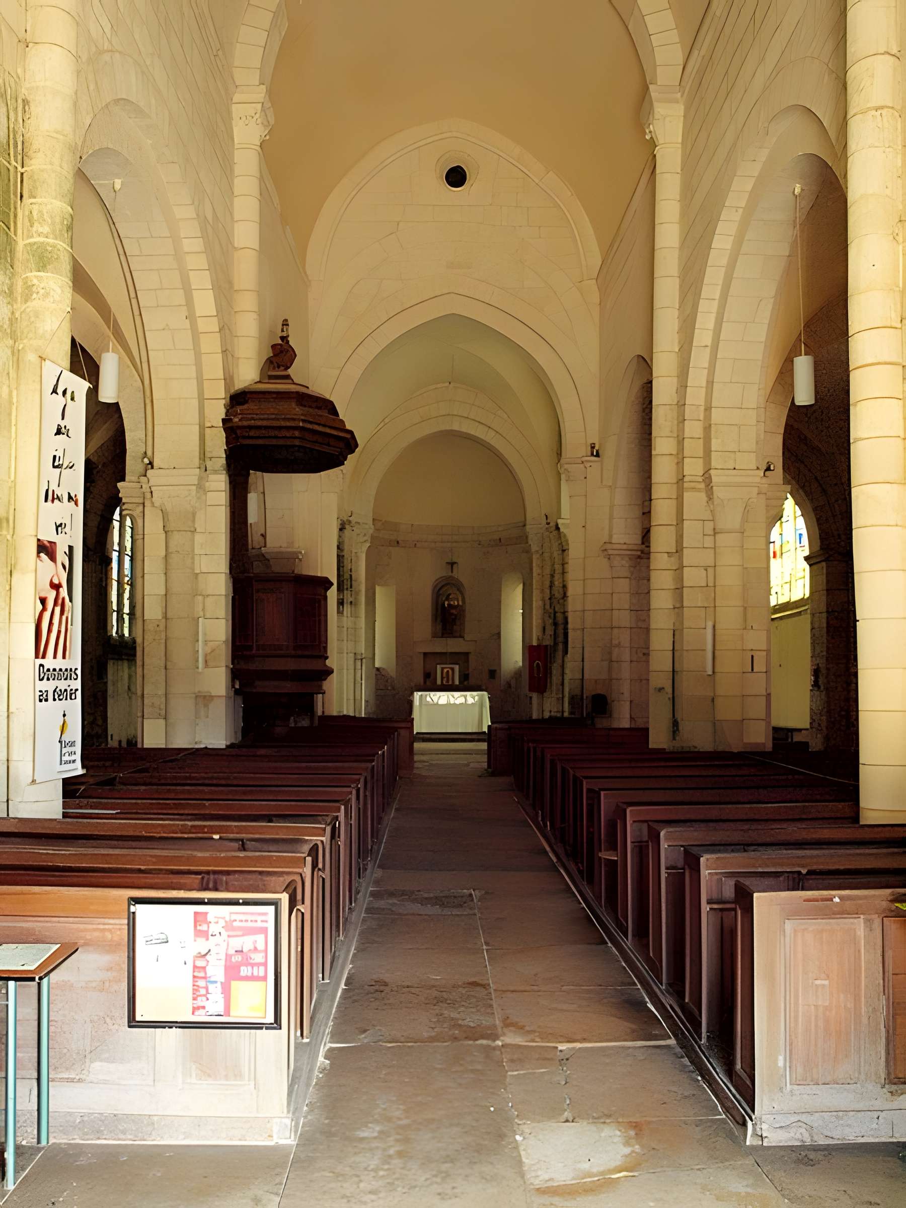 Église Saint-Romain de Druyes-les-Belles-Fontaines