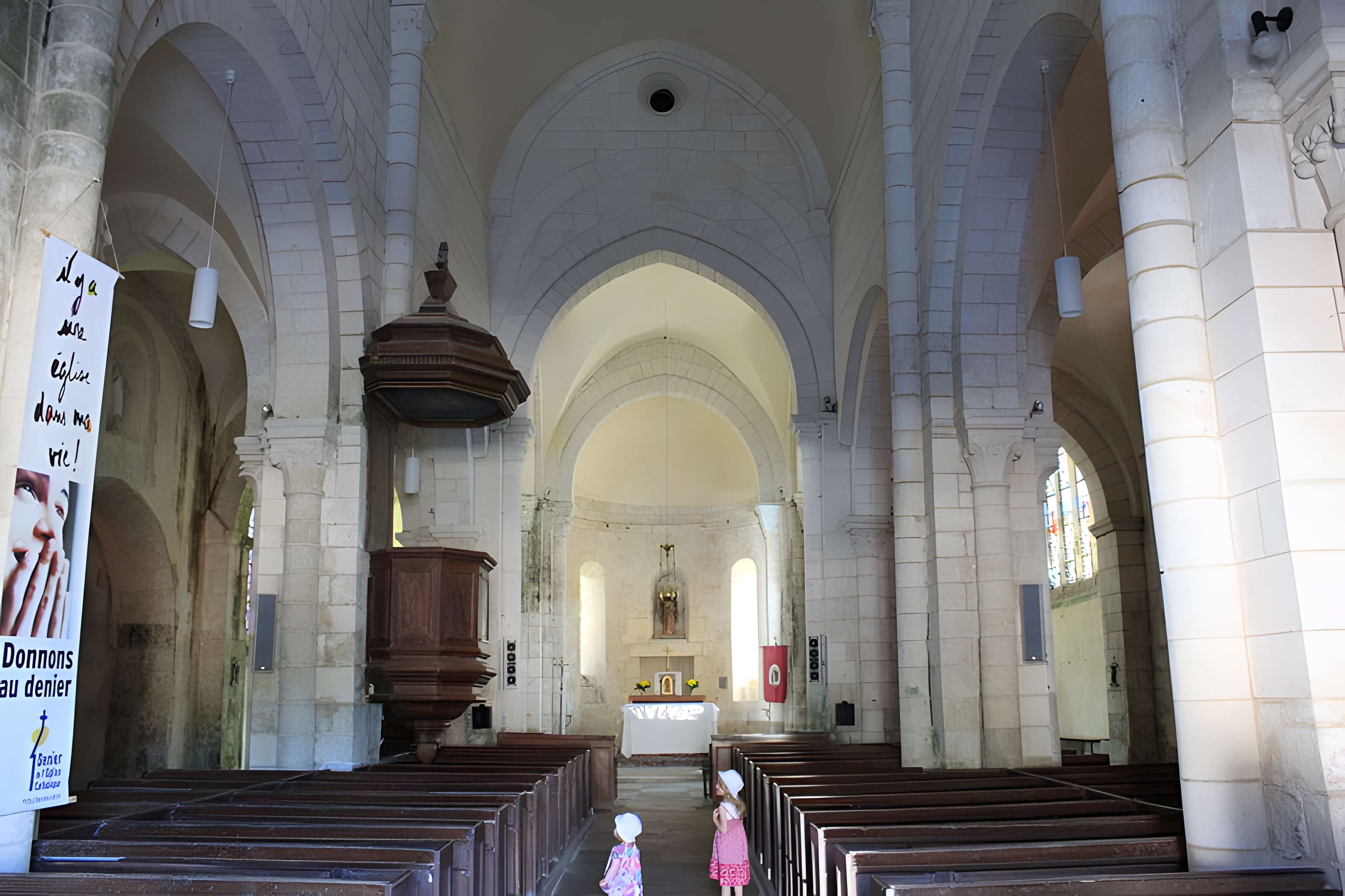 Église Saint-Romain de Druyes-les-Belles-Fontaines