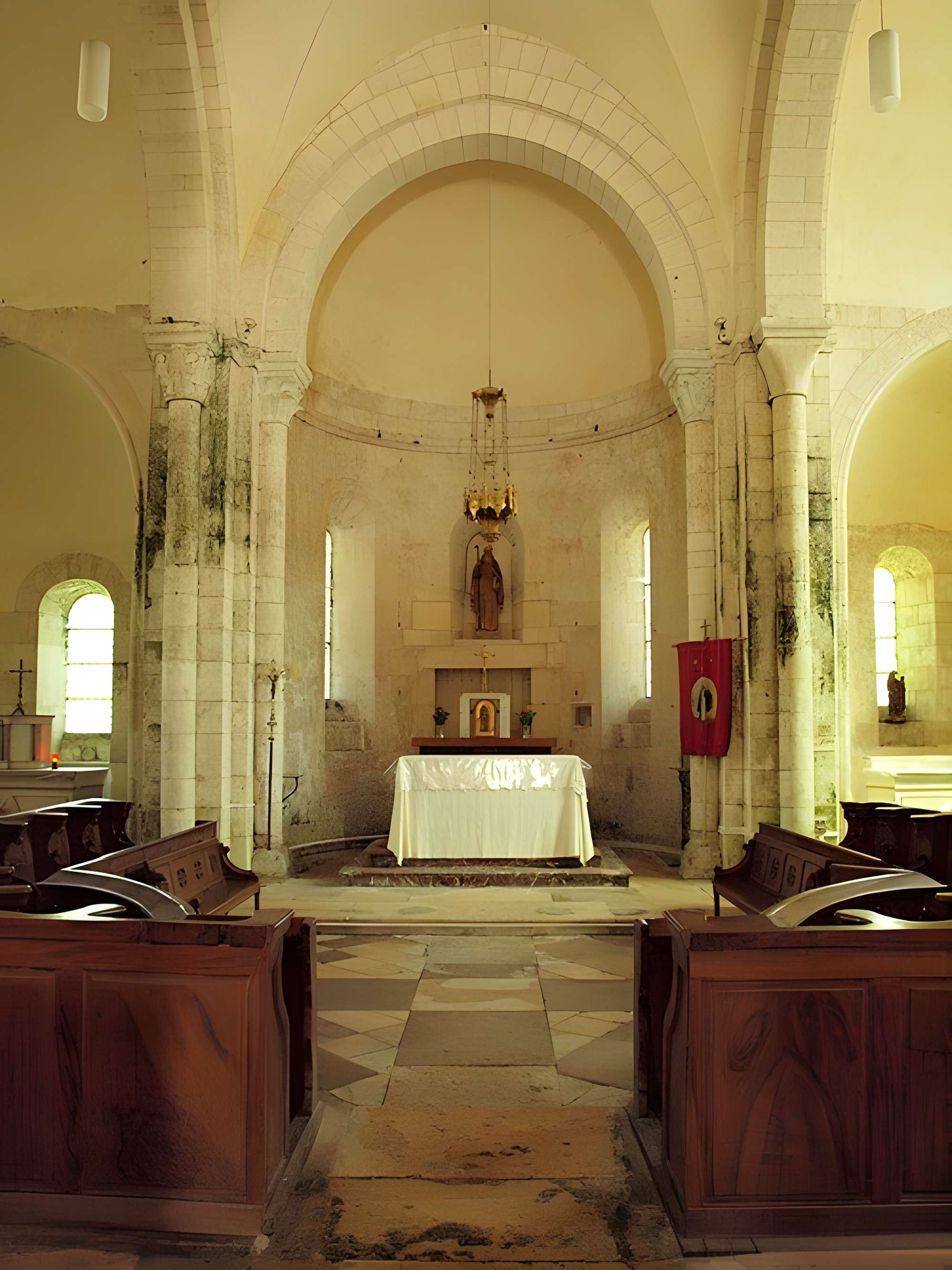 Église Saint-Romain de Druyes-les-Belles-Fontaines