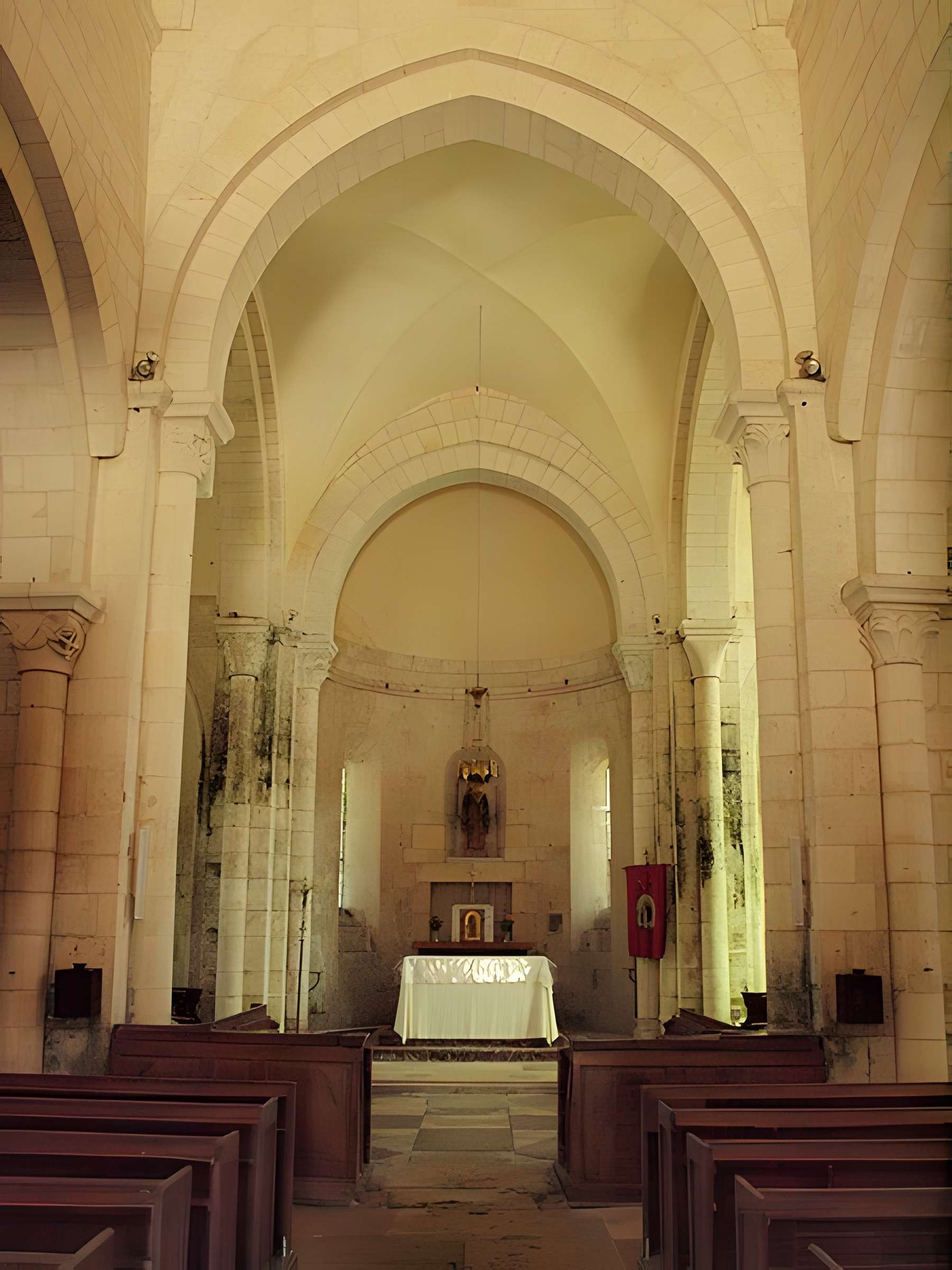 Église Saint-Romain de Druyes-les-Belles-Fontaines