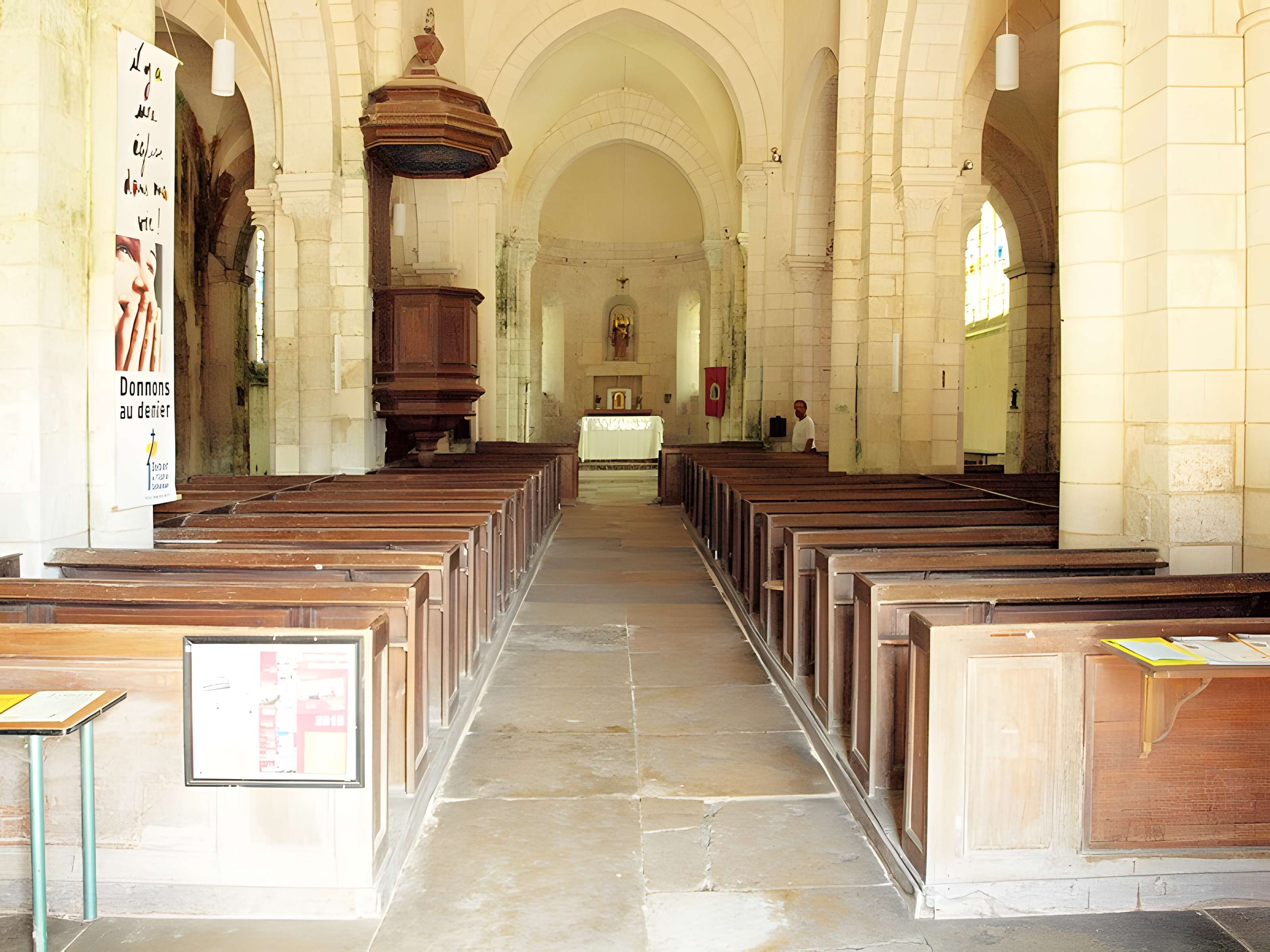 Église Saint-Romain de Druyes-les-Belles-Fontaines