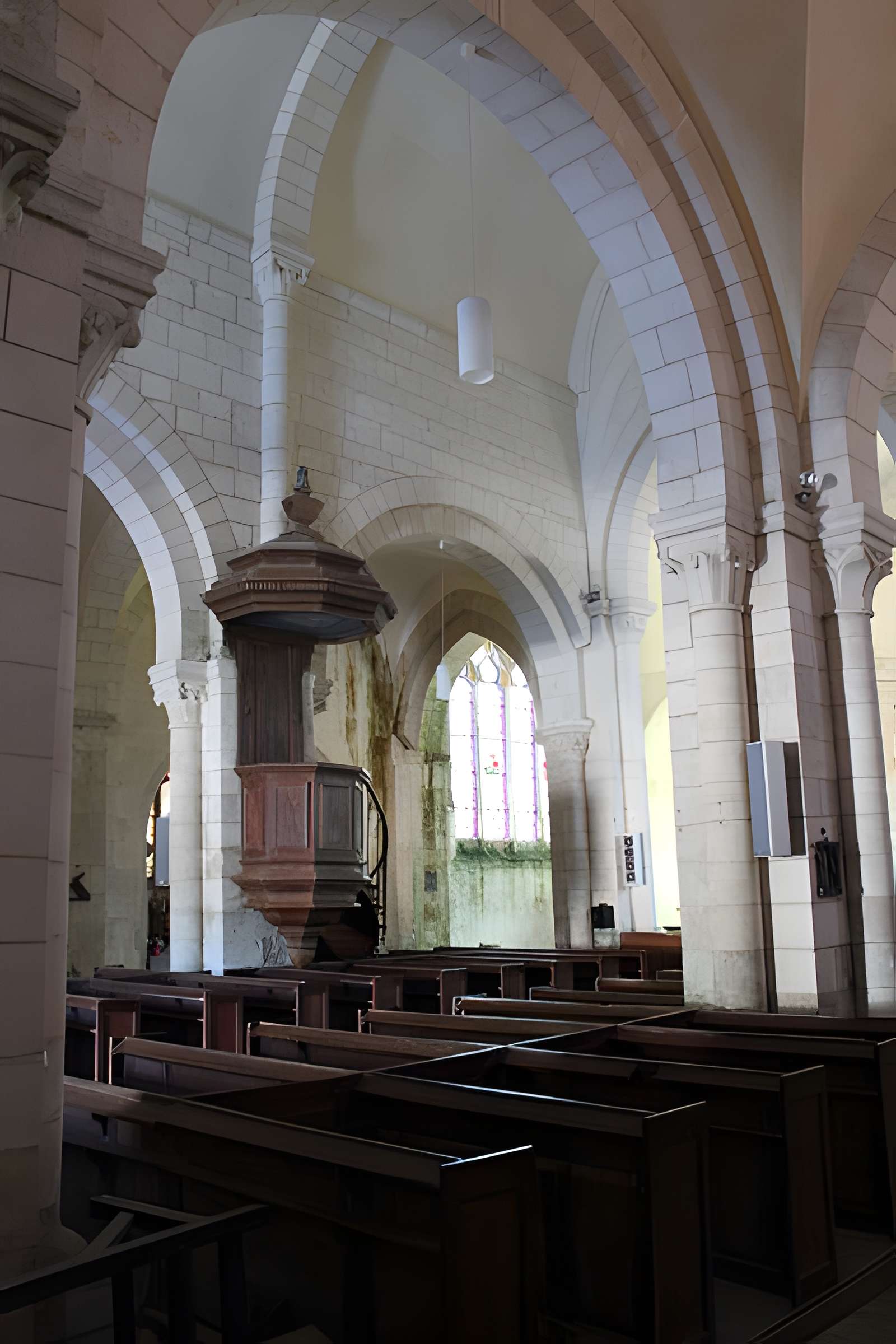 Église Saint-Romain de Druyes-les-Belles-Fontaines