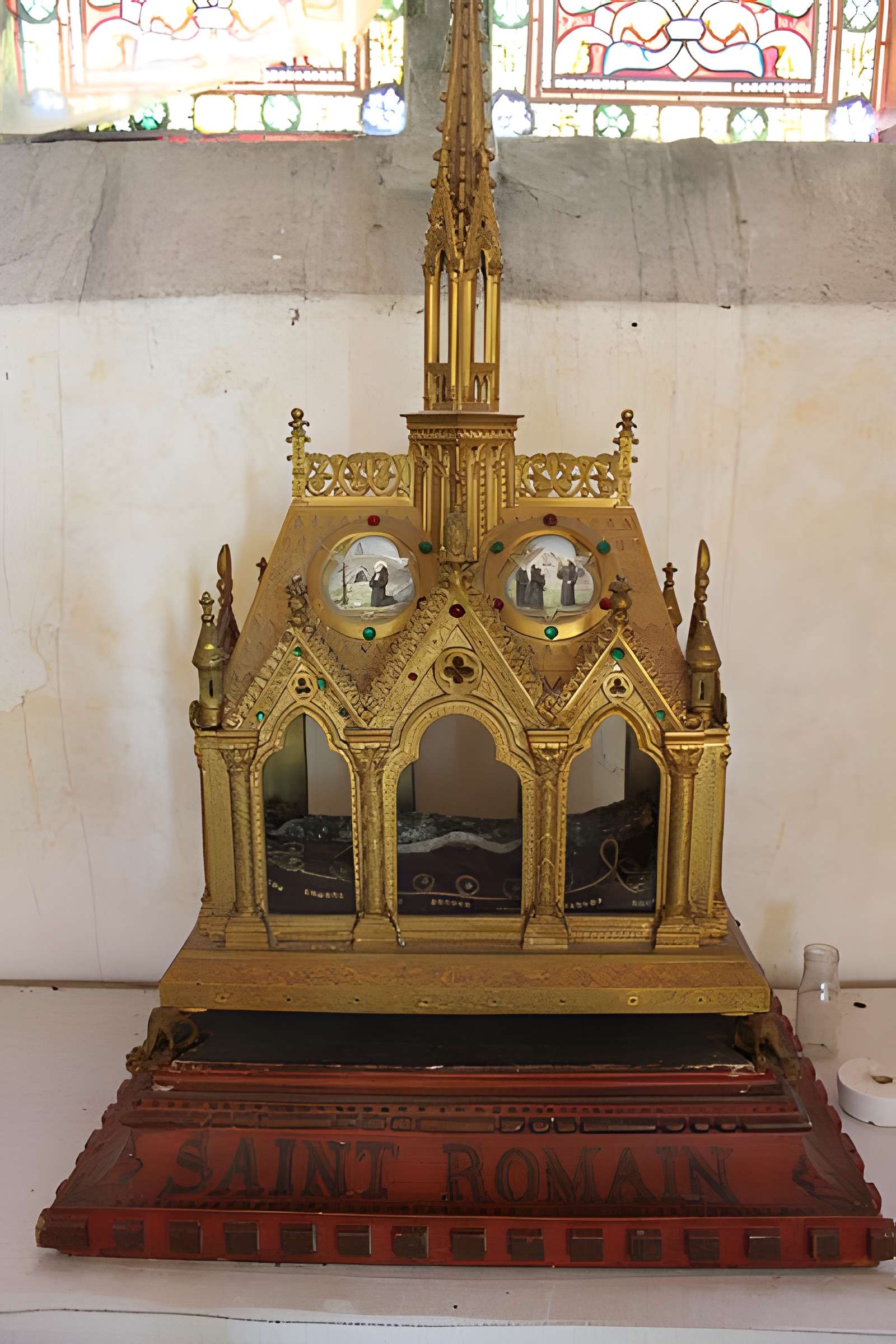 Église Saint-Romain de Druyes-les-Belles-Fontaines