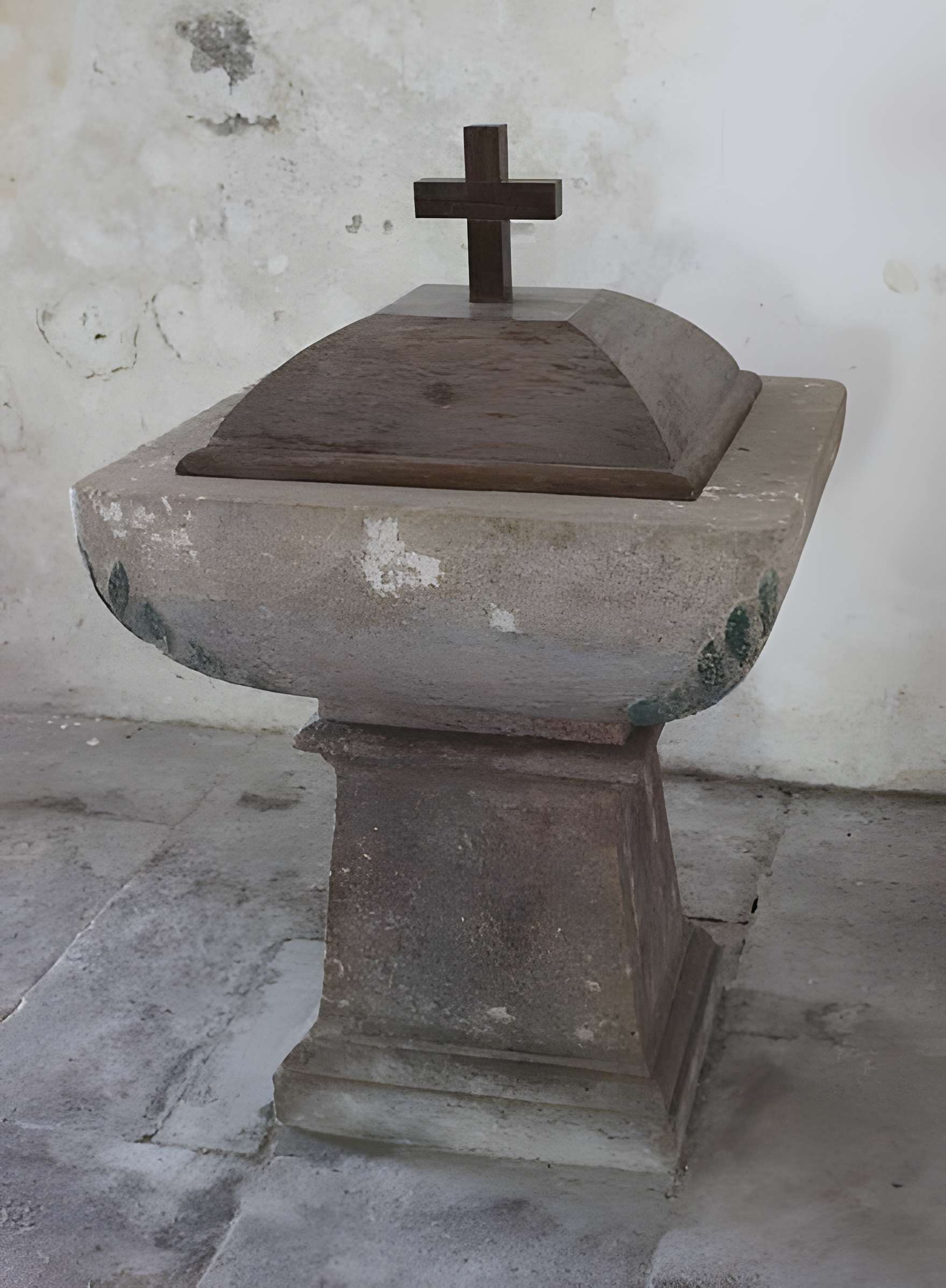 Église Saint-Romain de Druyes-les-Belles-Fontaines