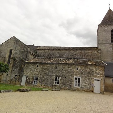 Église Saint-Romain de Saint-Sauvant