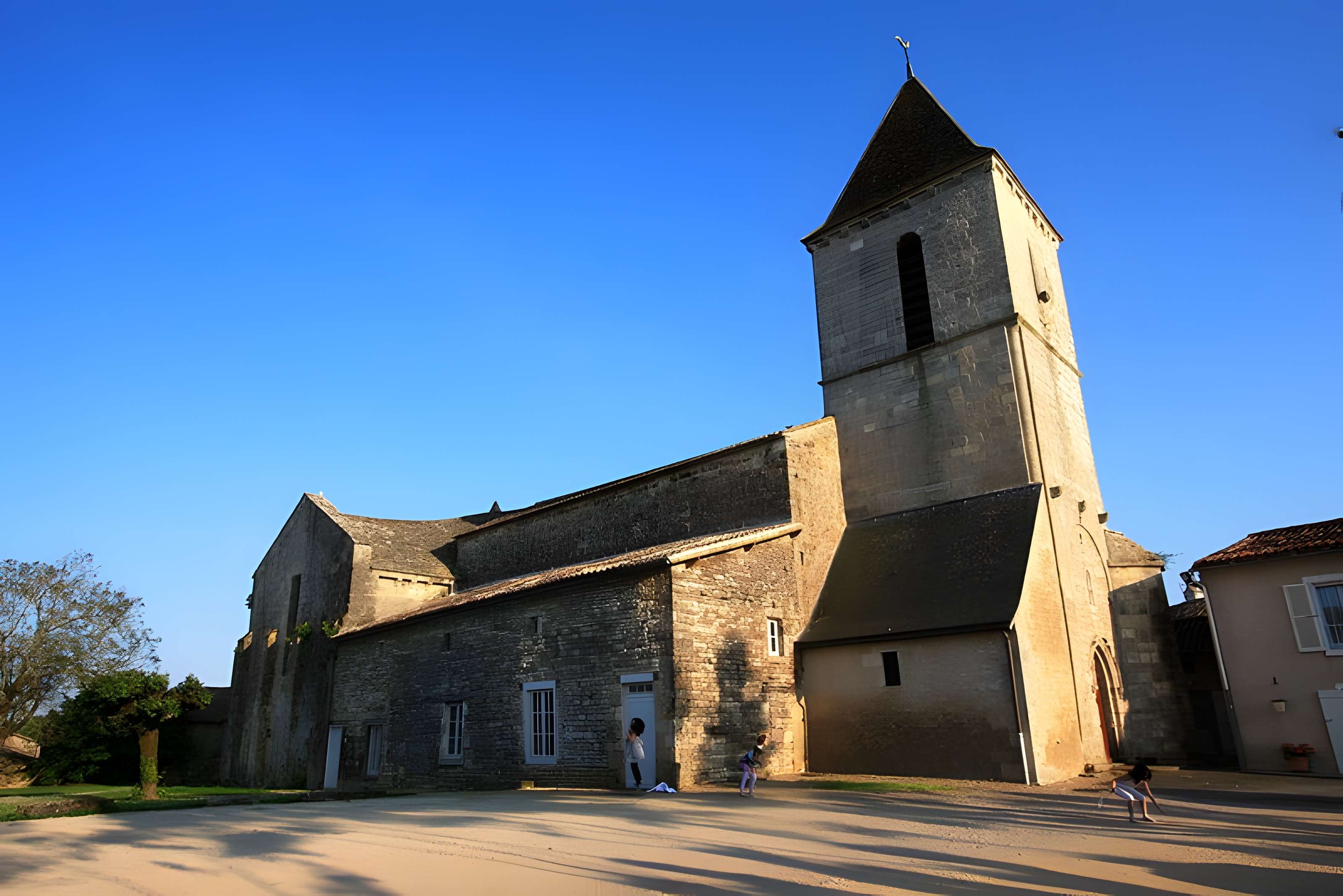 Église Saint-Romain de Saint-Sauvant 