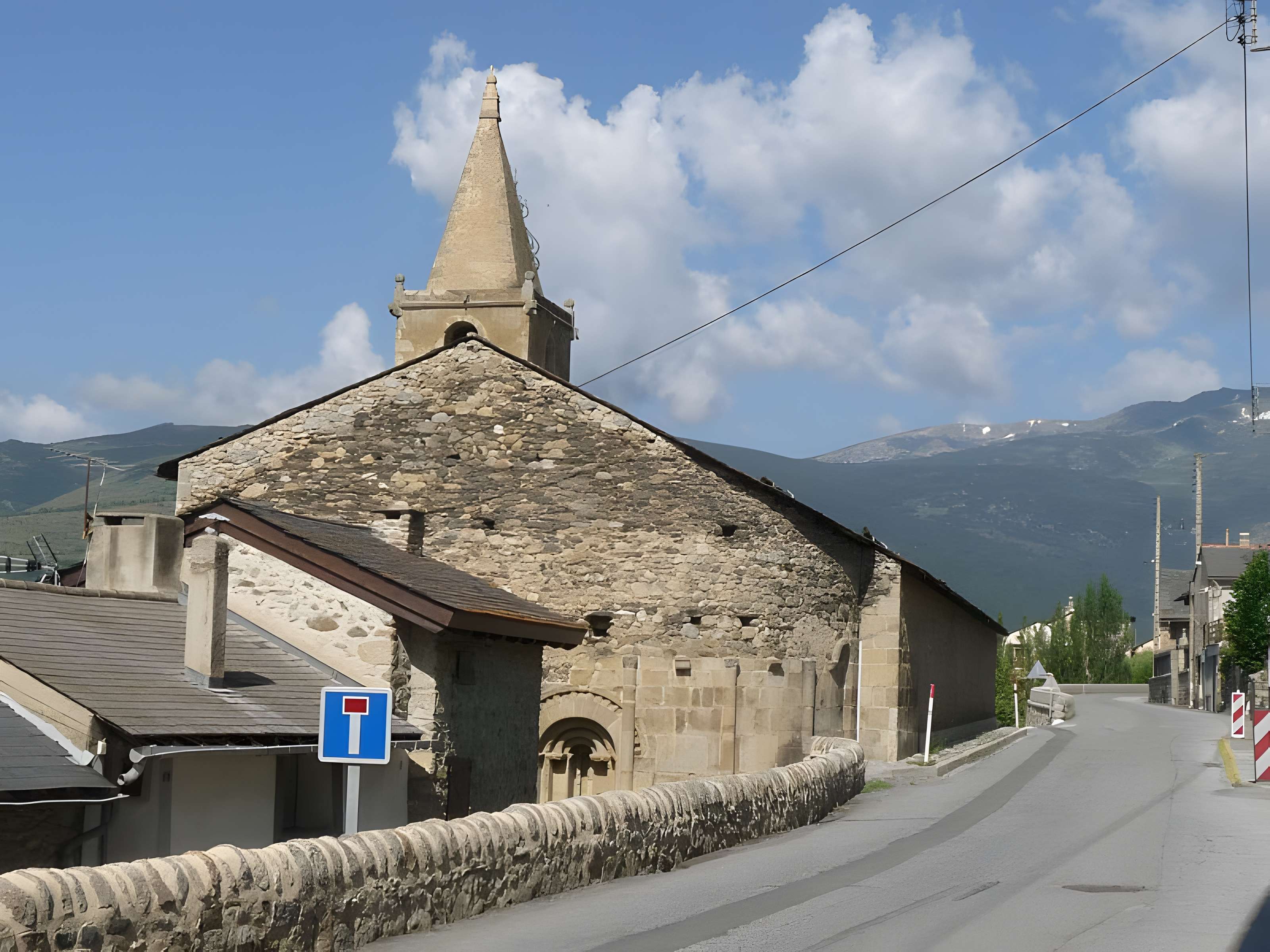 Église Saint-Saturnin d'Enveitg