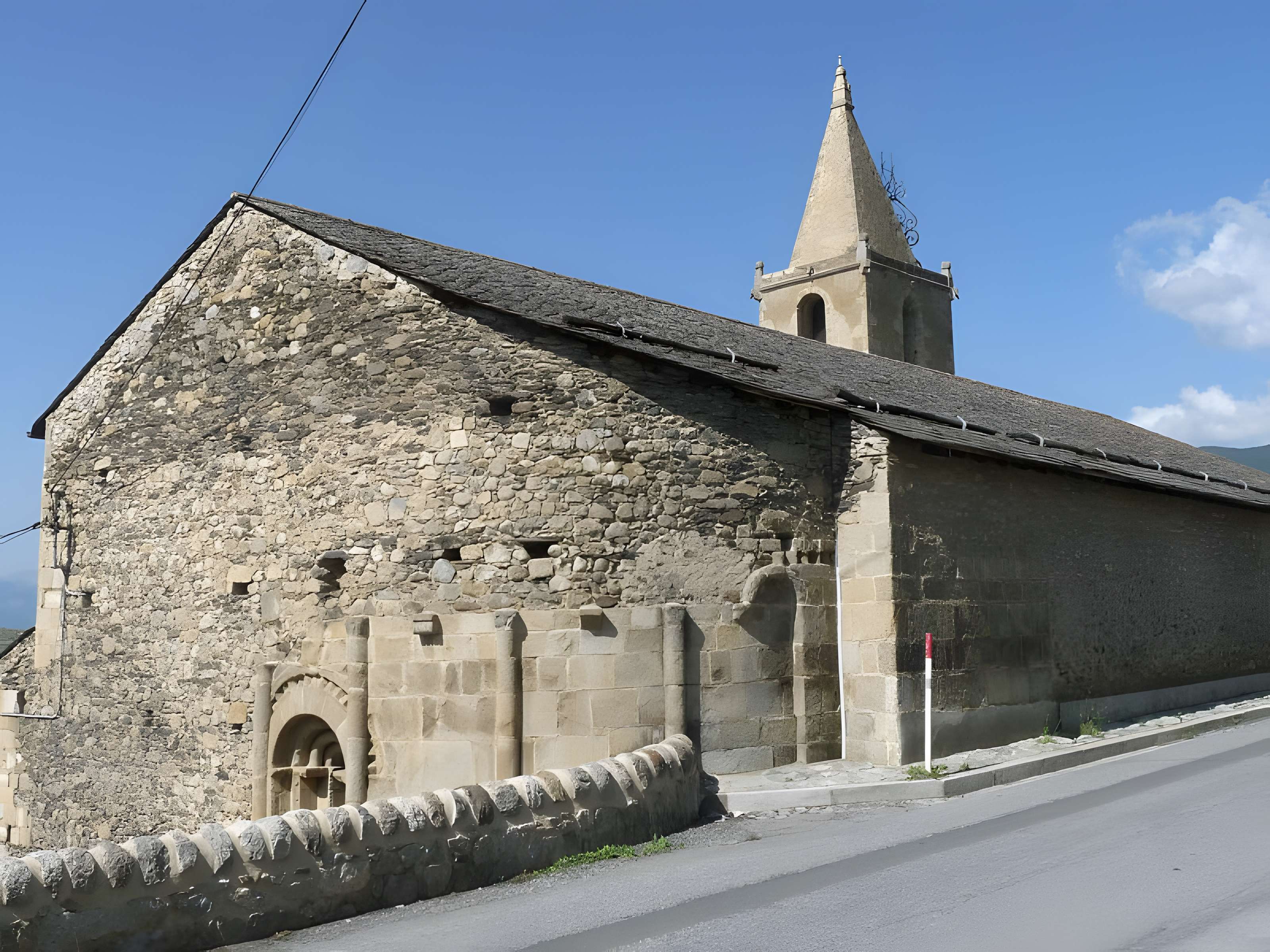 Église Saint-Saturnin d'Enveitg