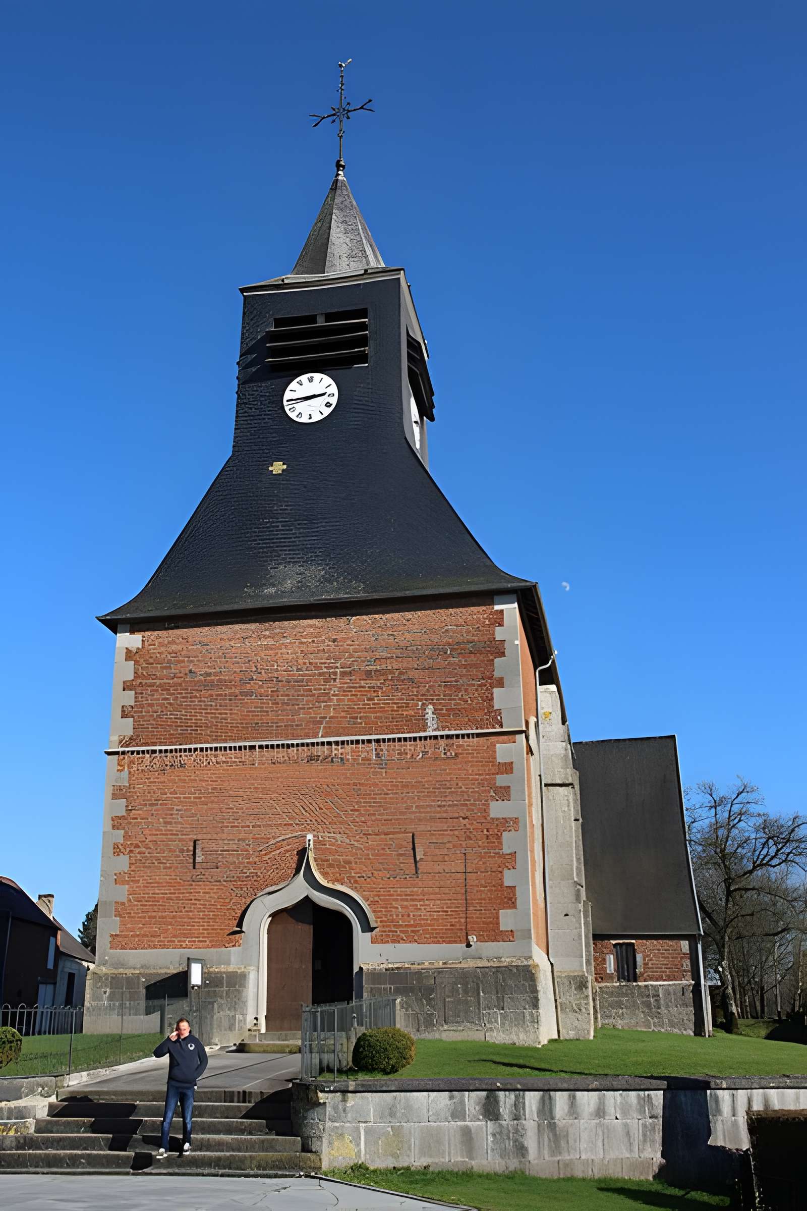 Église Saint-Ursmar d'Eppe-Sauvage