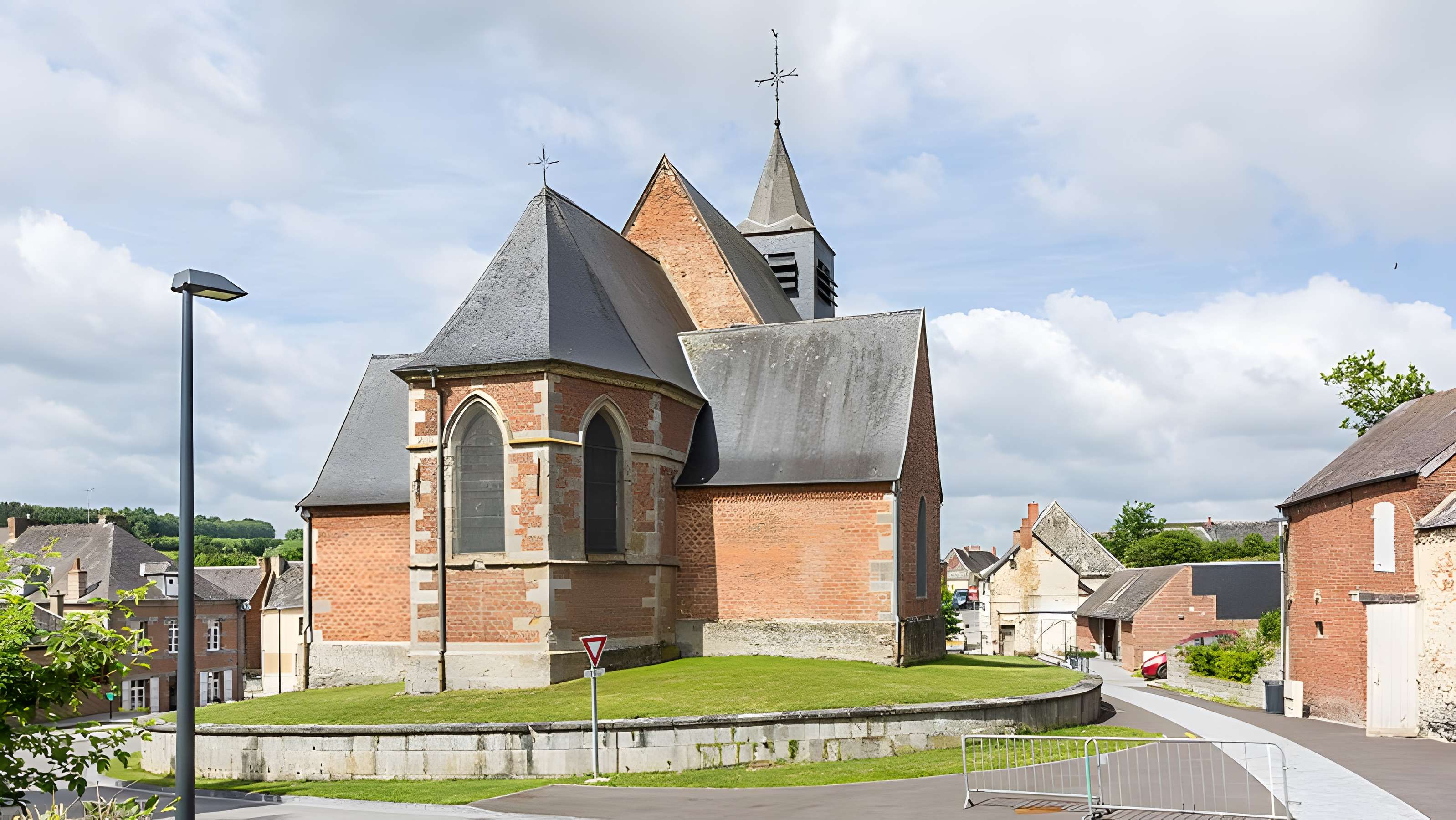 Église Saint-Ursmar d'Eppe-Sauvage