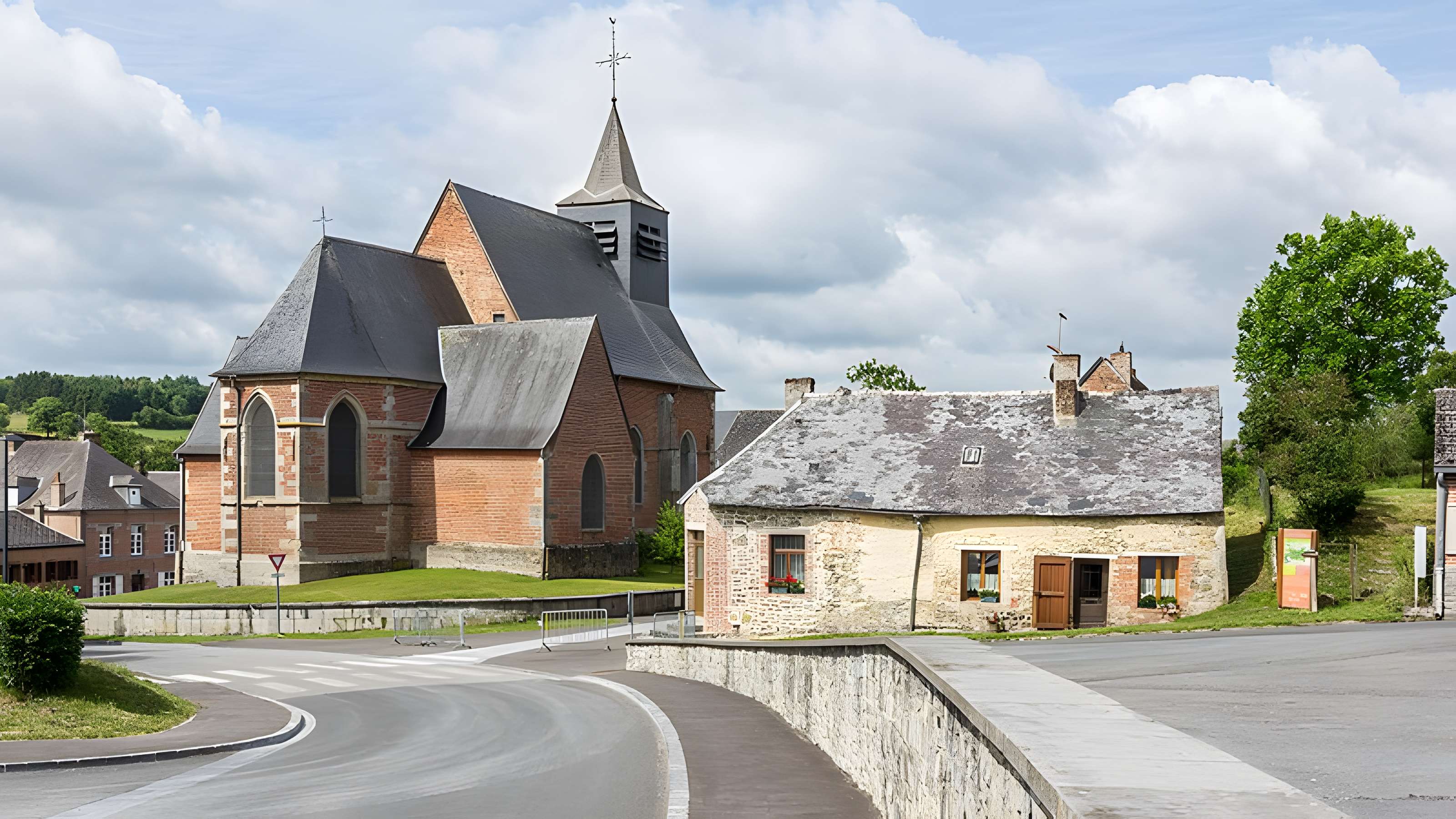 Église Saint-Ursmar d'Eppe-Sauvage