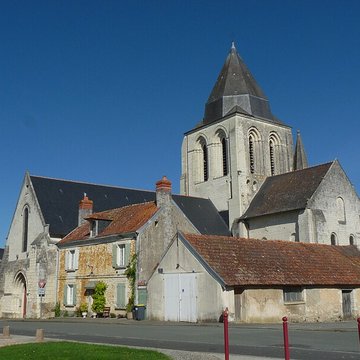 Église Saint-Vincent de Vernoil-le-Fourrier