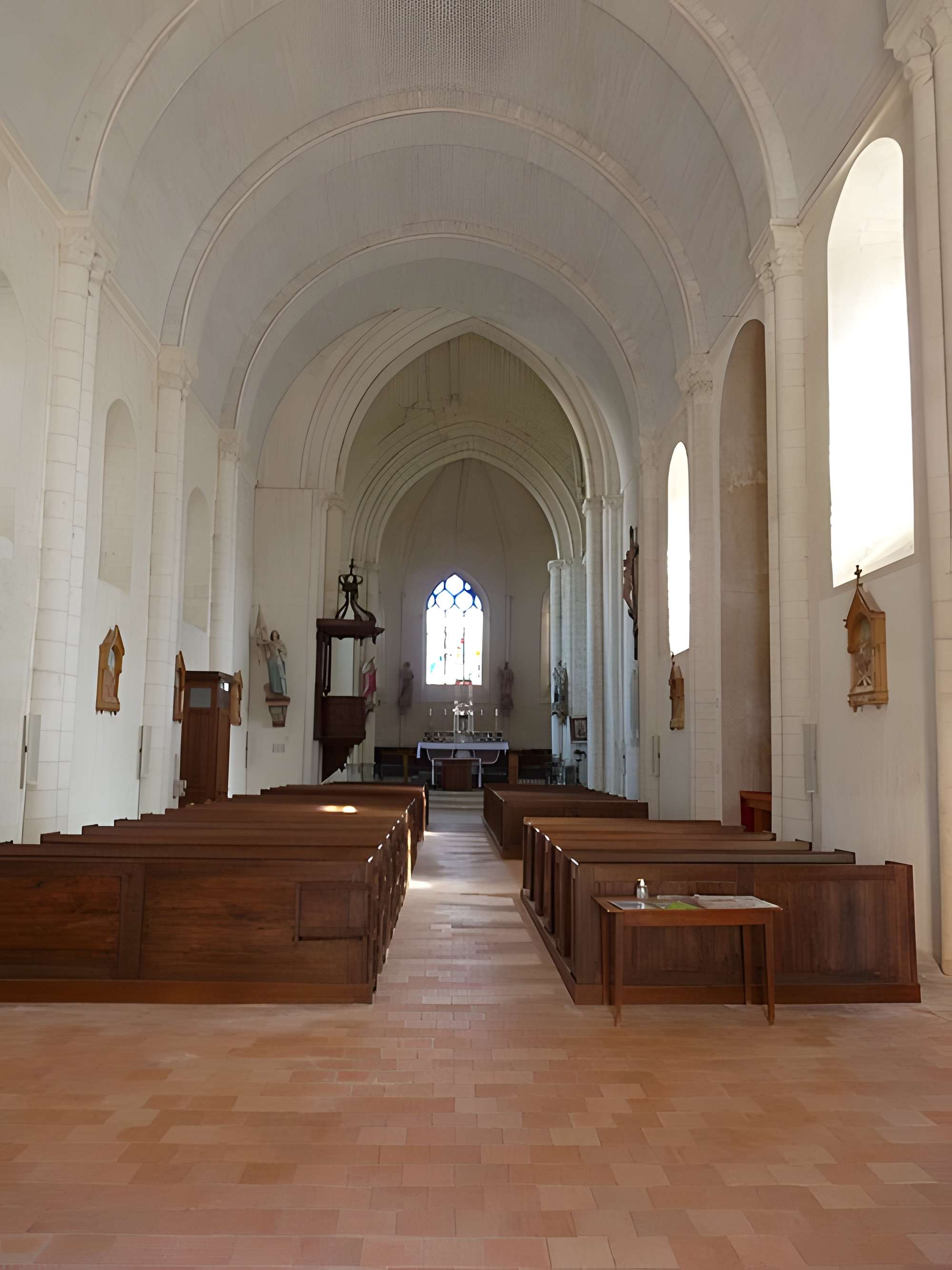 Église Saint-Vincent de Vernoil-le-Fourrier