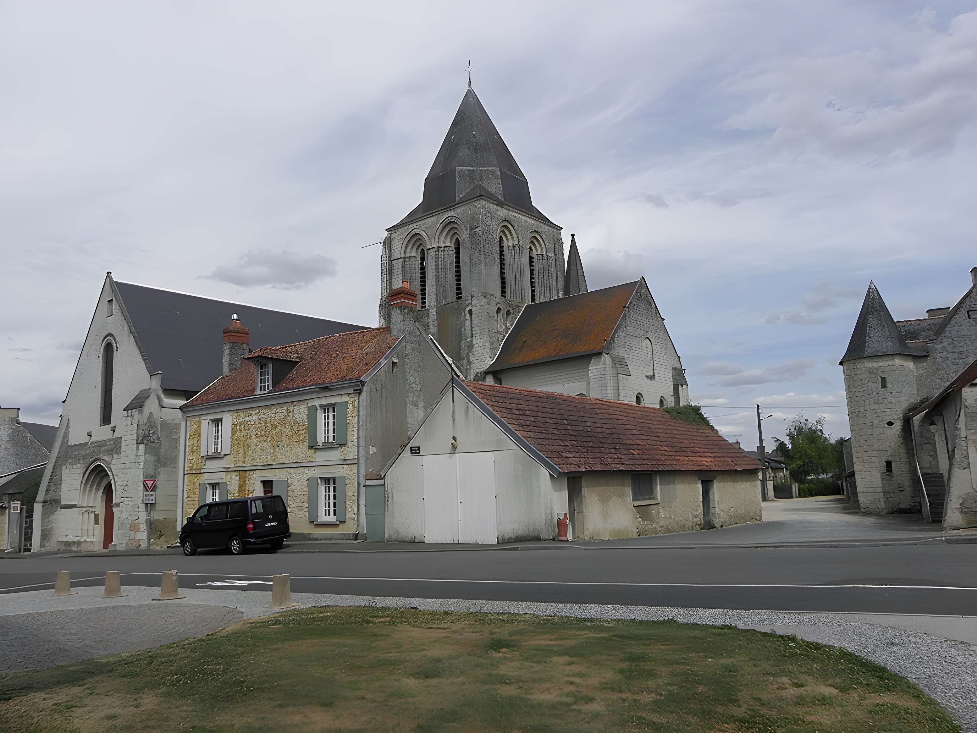 Église Saint-Vincent de Vernoil-le-Fourrier