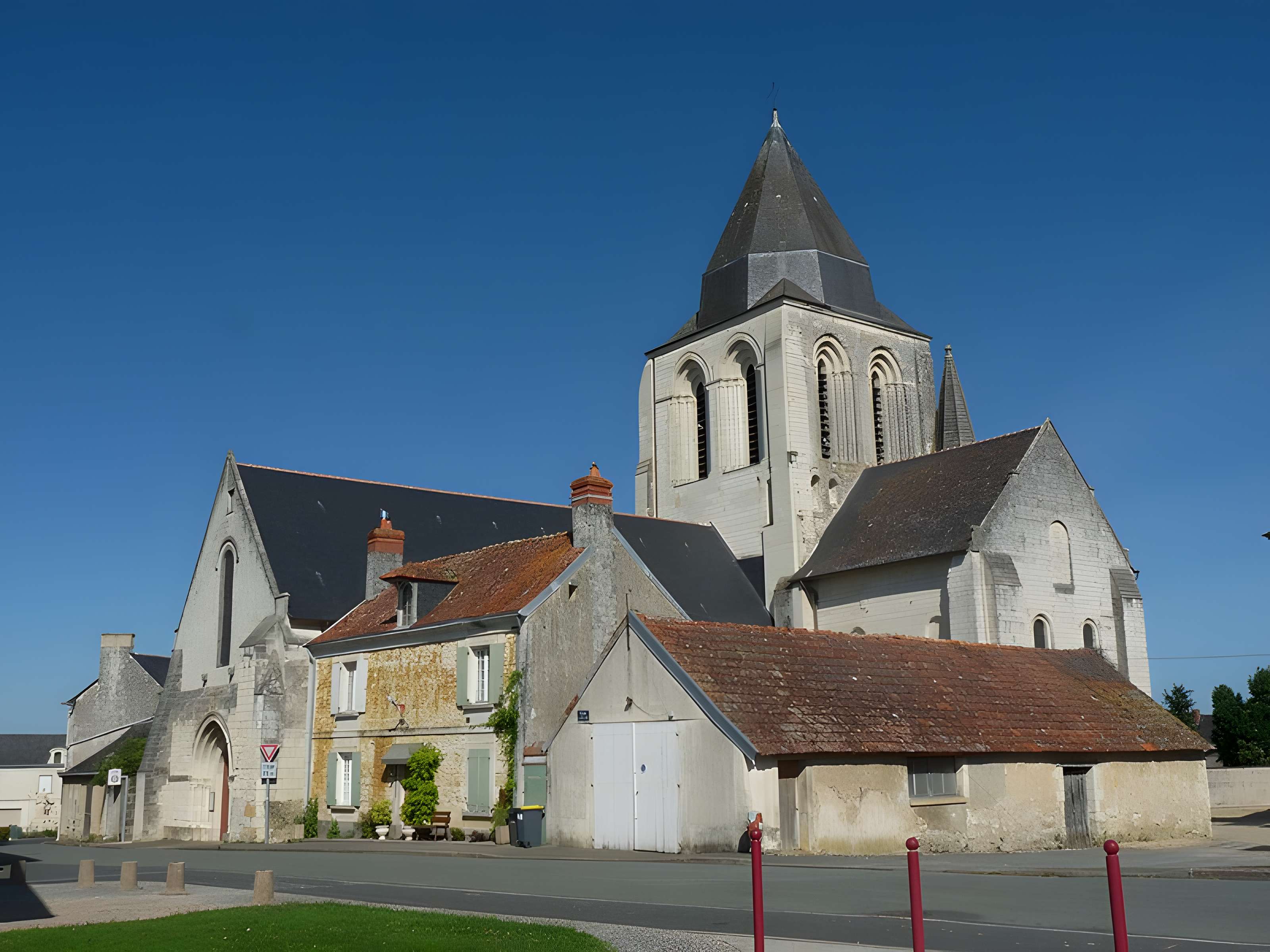 Église Saint-Vincent de Vernoil-le-Fourrier
