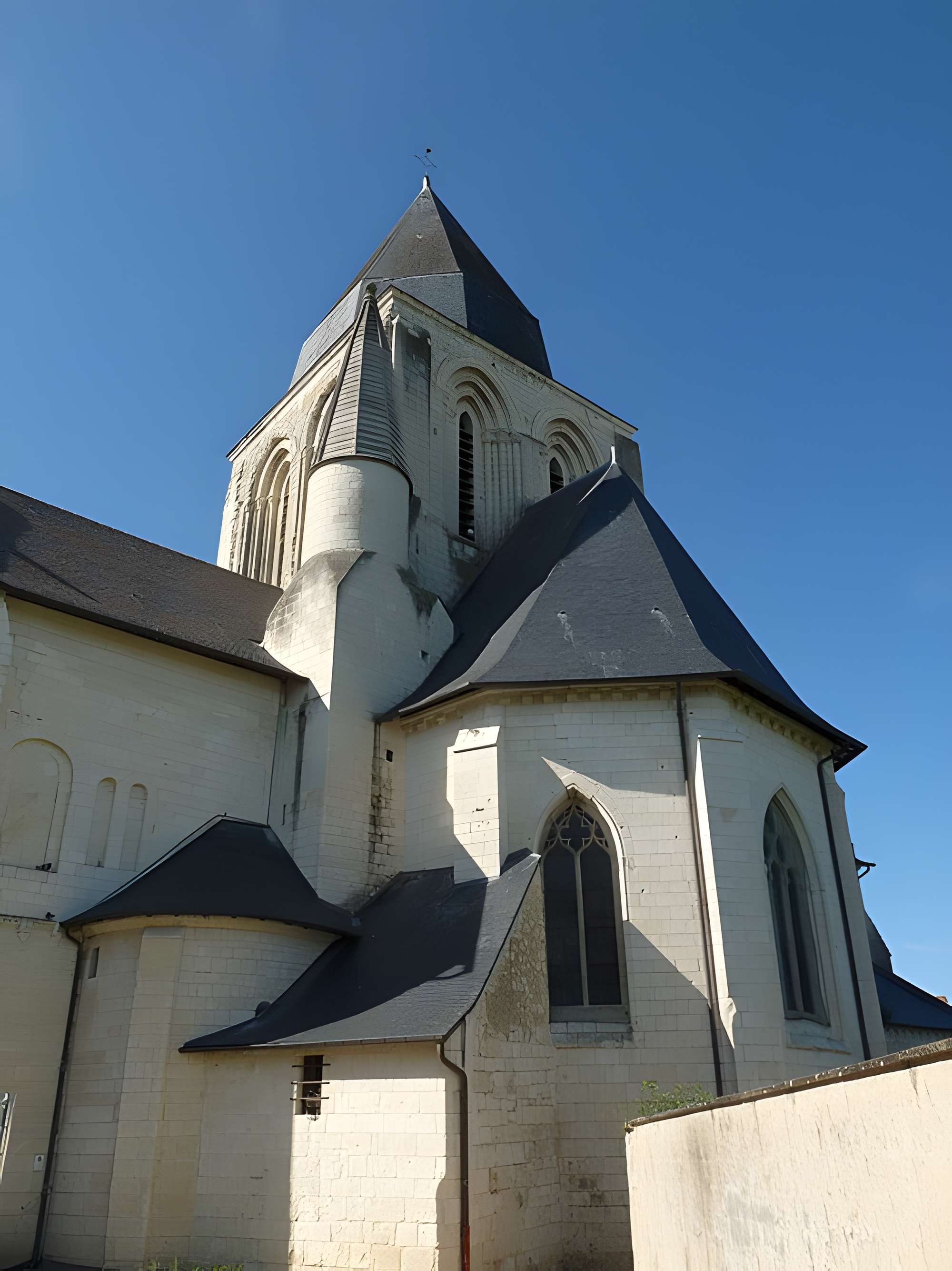 Église Saint-Vincent de Vernoil-le-Fourrier