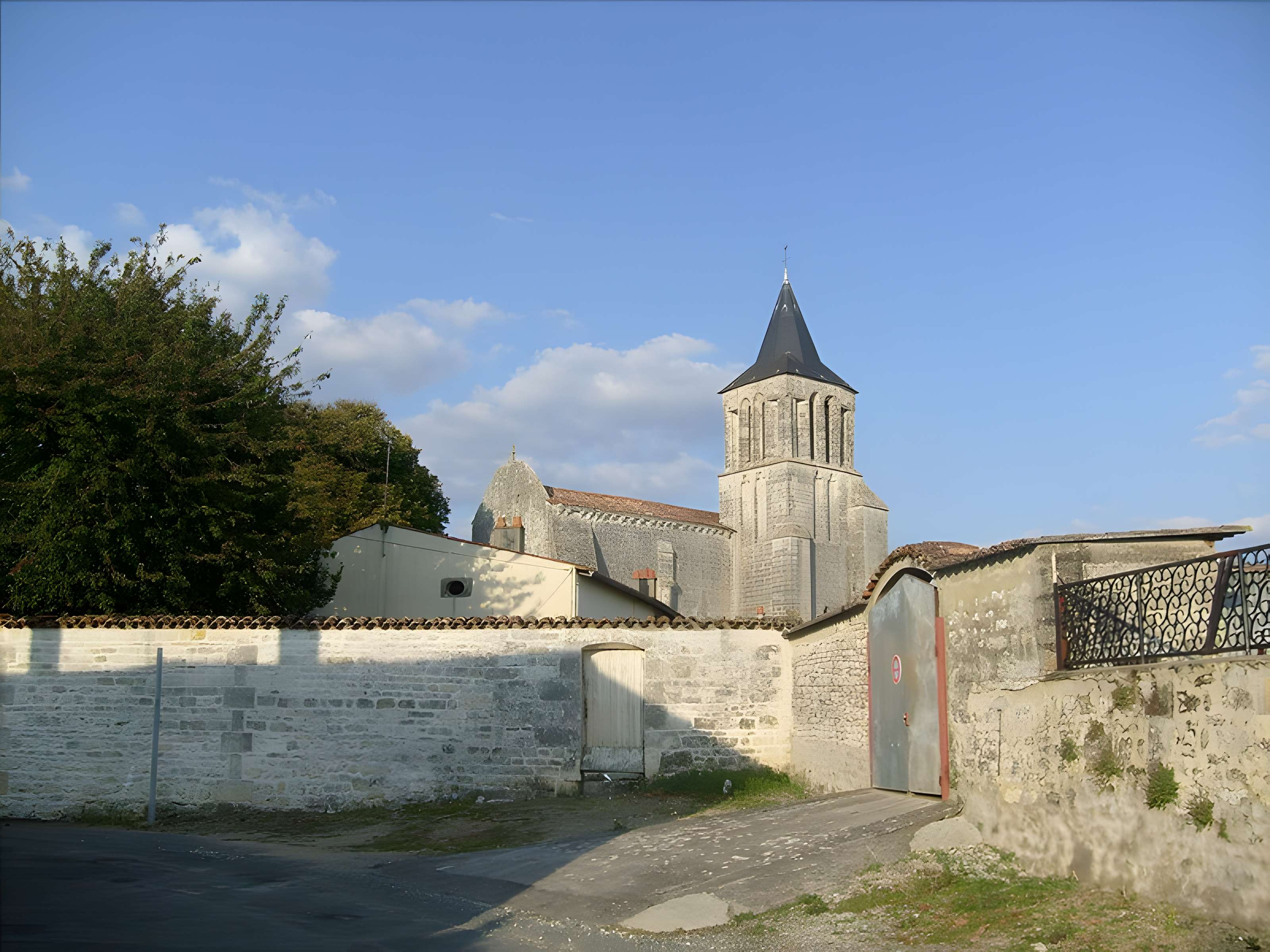 Église Saint-Vivien de Bords 