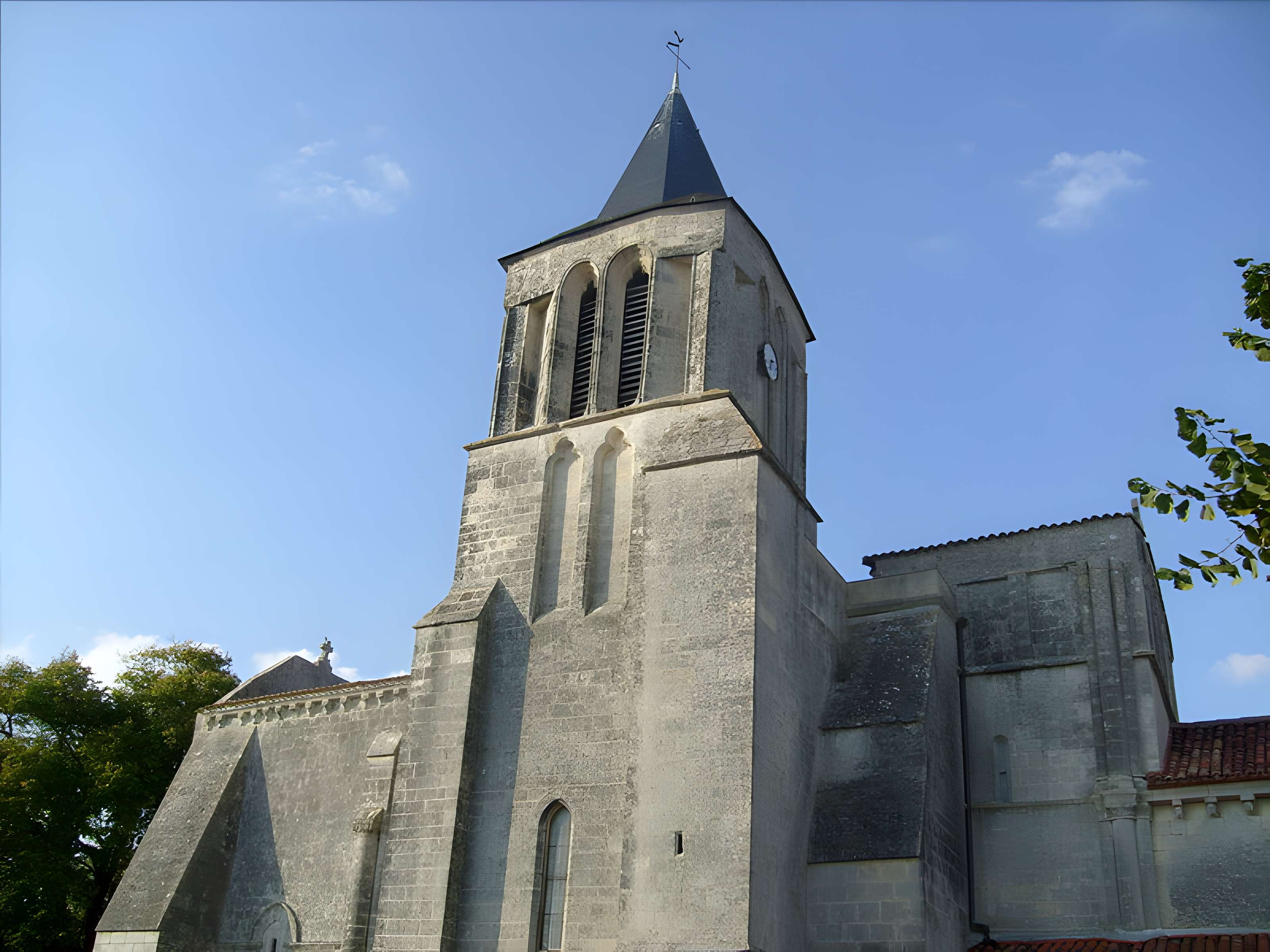 Église Saint-Vivien de Bords